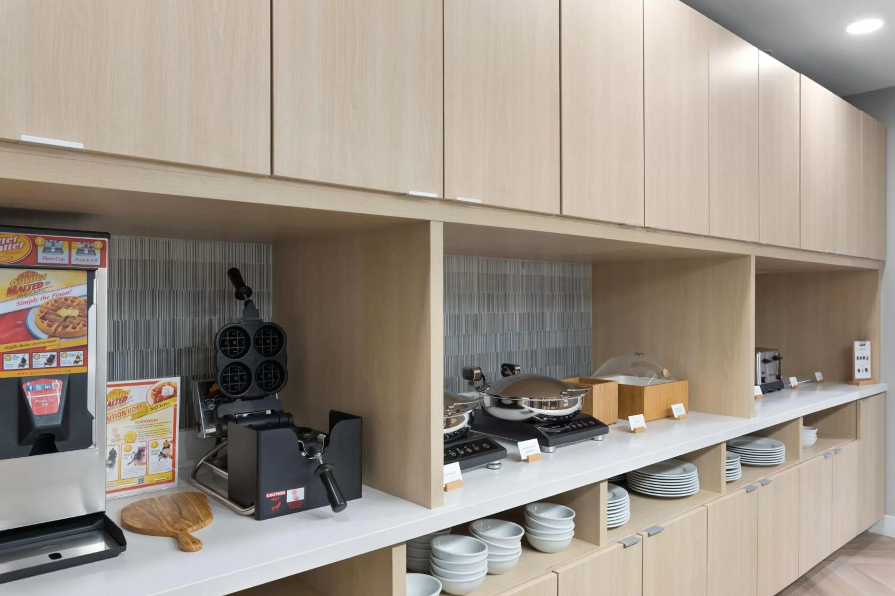 Breakfast in TownePlace Suites by Marriott White Hall