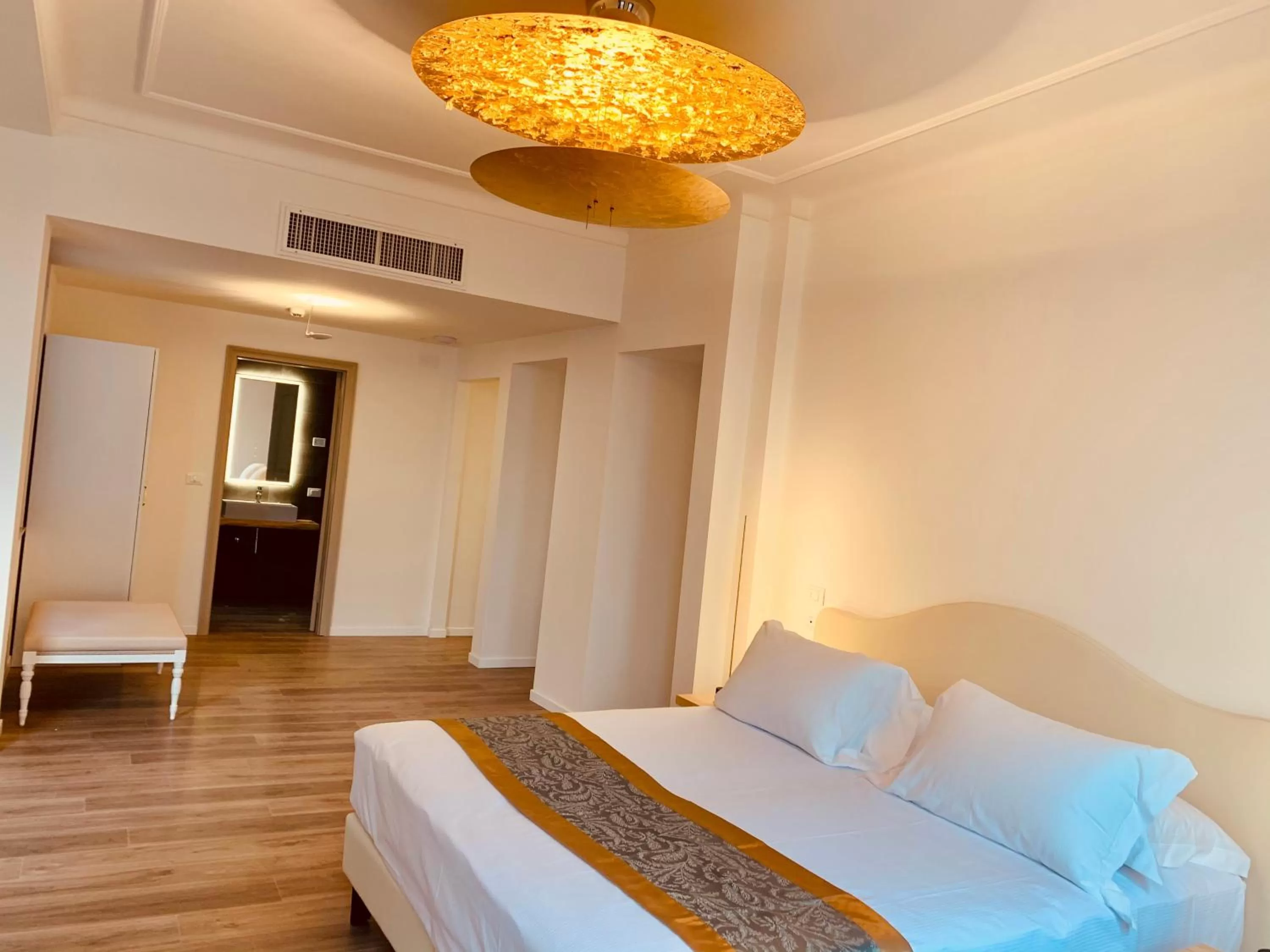 Photo of the whole room, Bed in Grand Hotel San Lorenzo