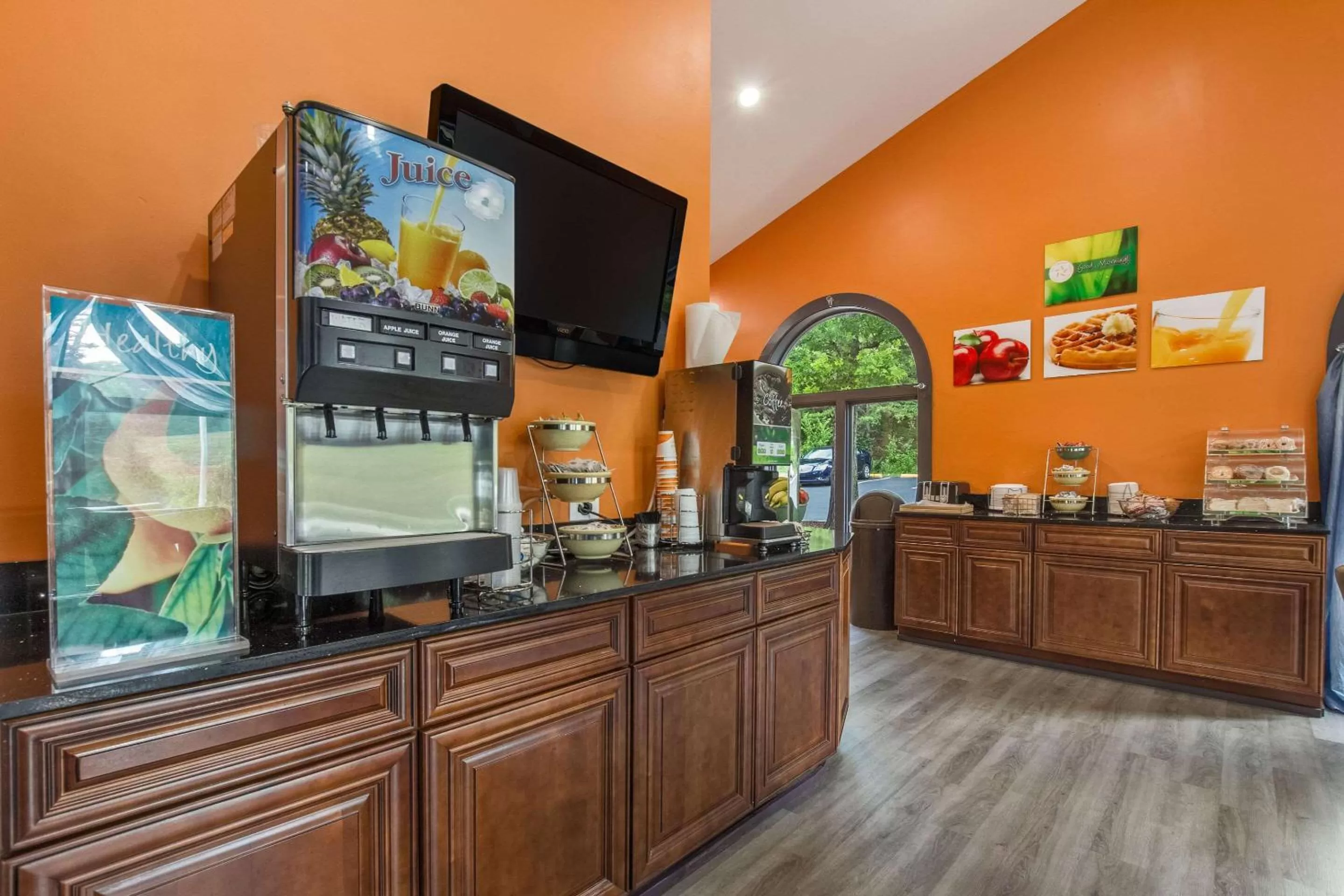 Restaurant/places to eat in Quality Inn London North