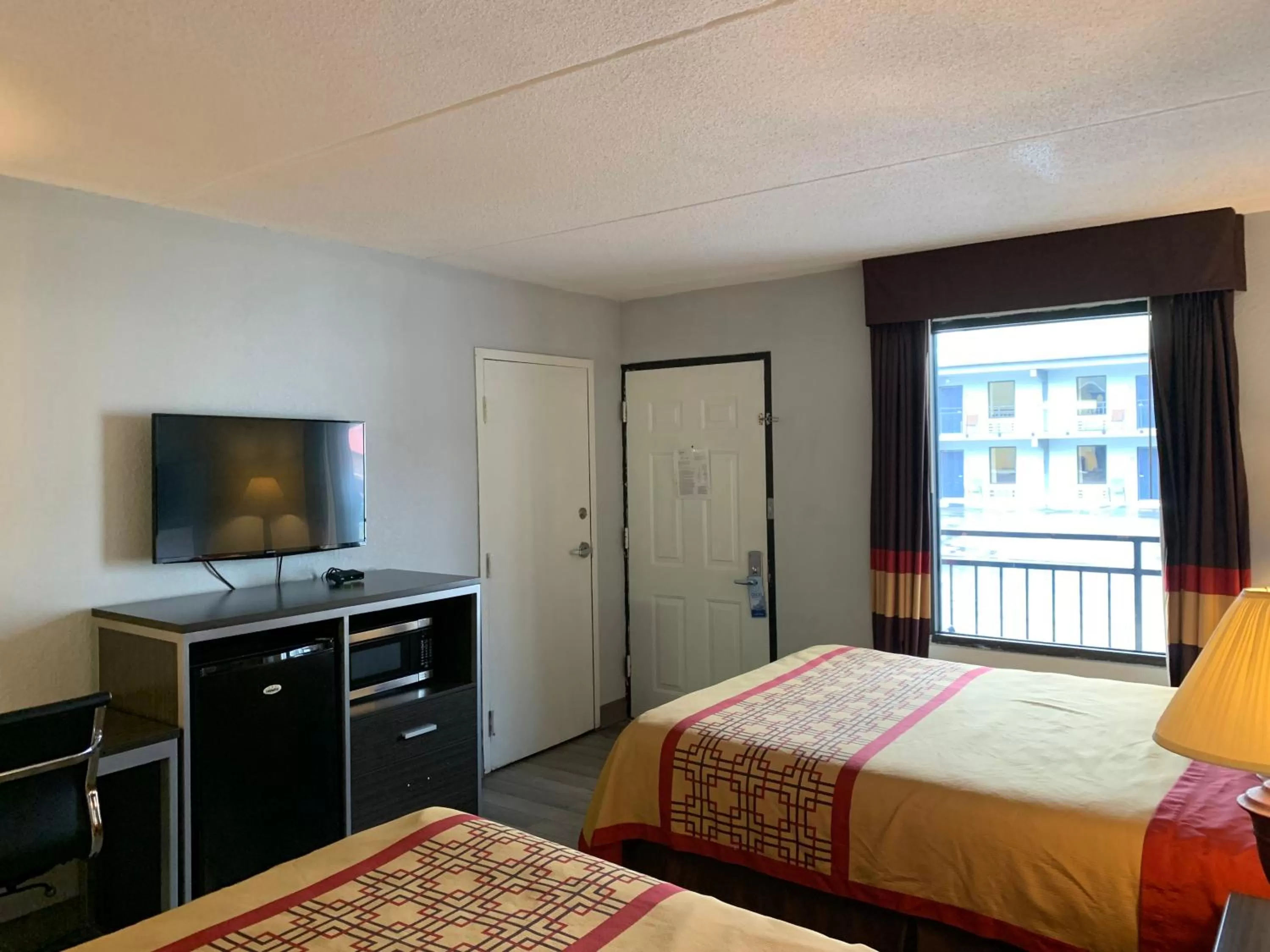 Bedroom, Bed in Pigeon Forge Parkway Inn