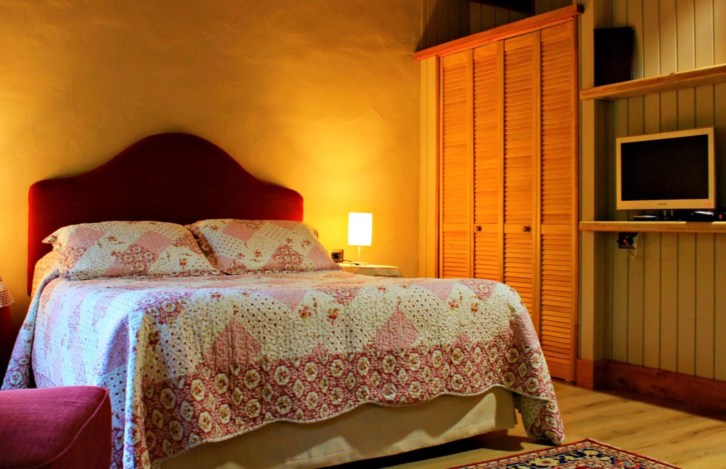 Bed, Room Photo in Hotel Salto del Carileufu