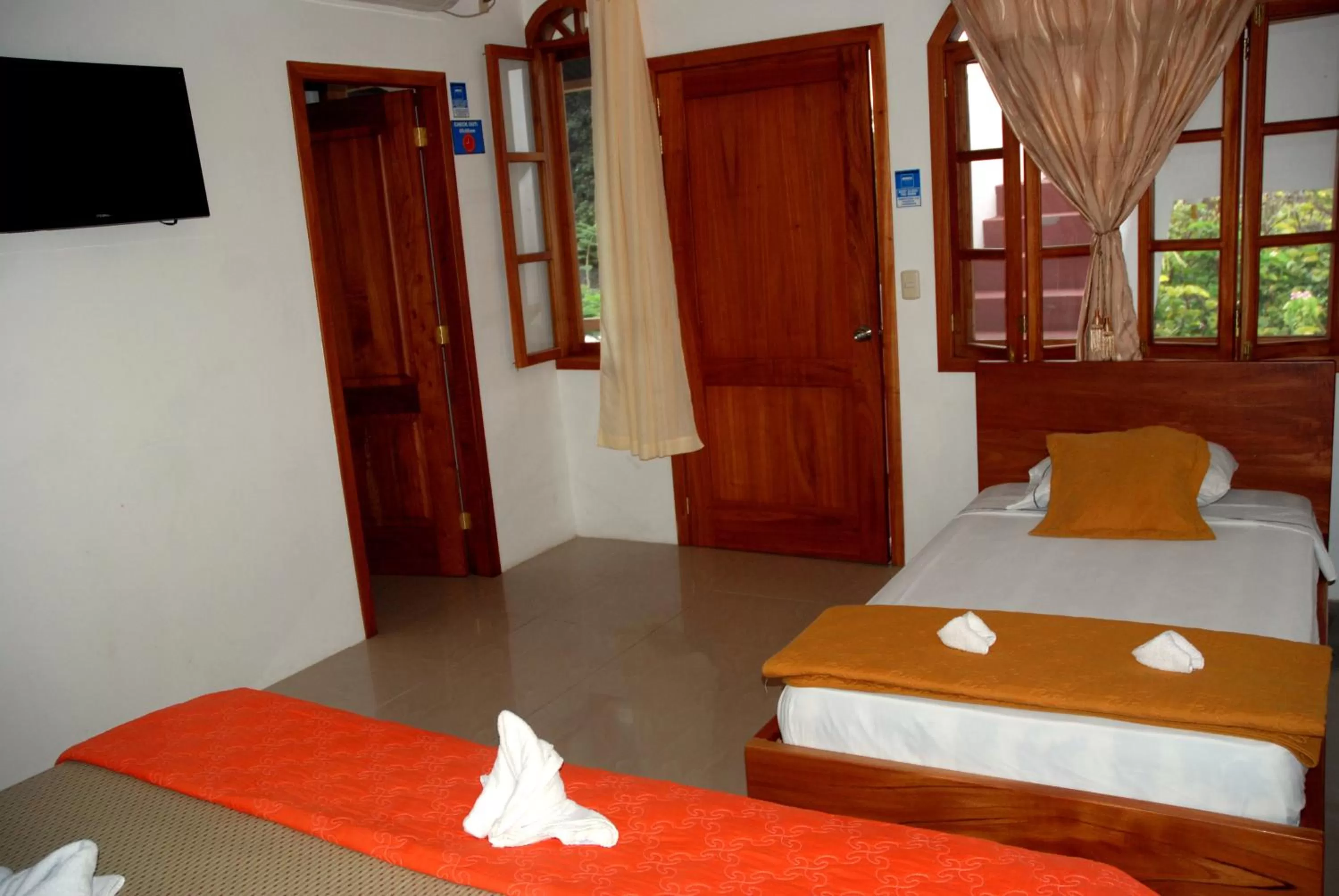 Bed in The Galapagos Pearl B&B