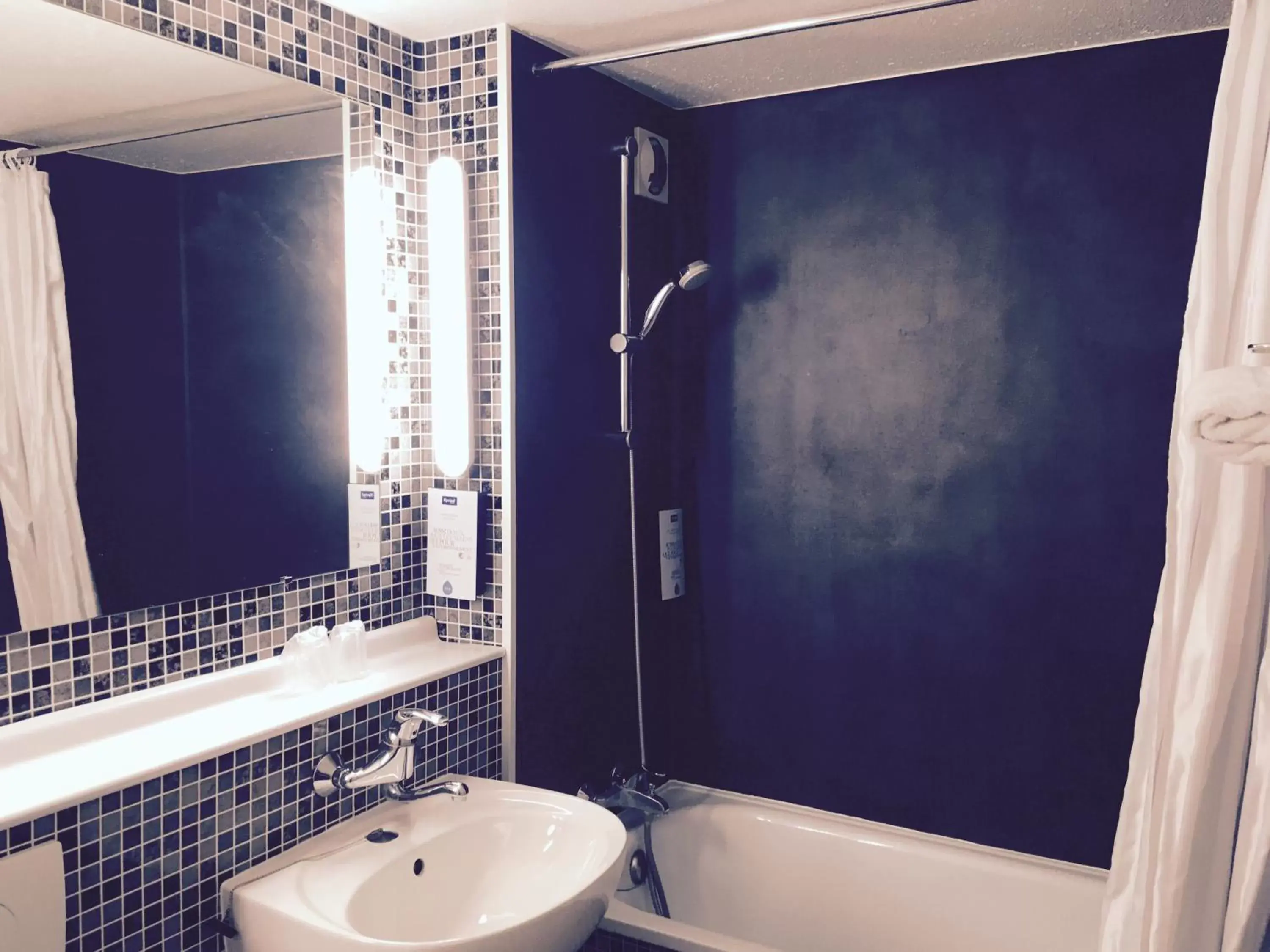 Double Room in Kyriad Valenciennes Sud - Rouvignies Double Room in Kyriad Valenciennes Sud - Rouvignies