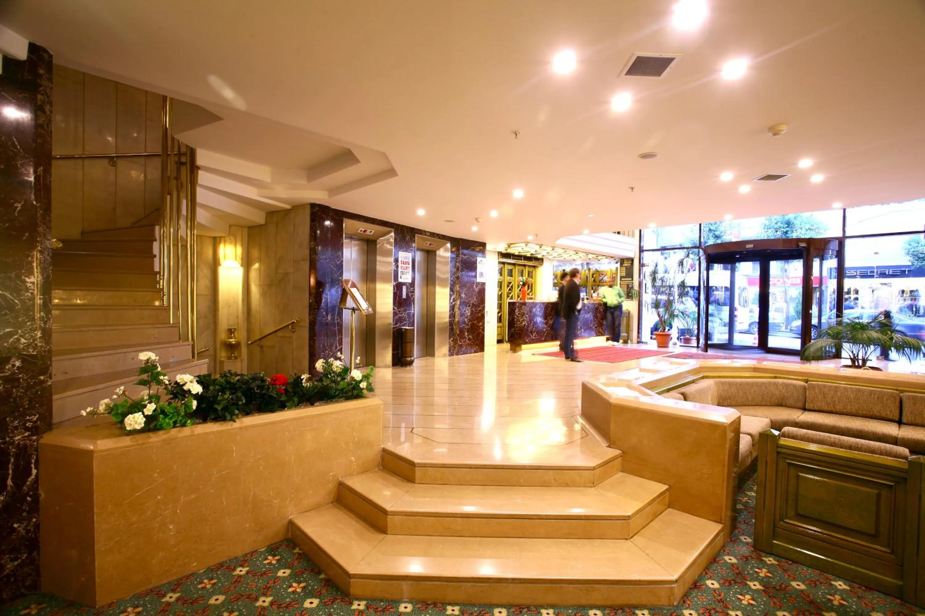 Lobby or reception in Istanbul Royal Hotel