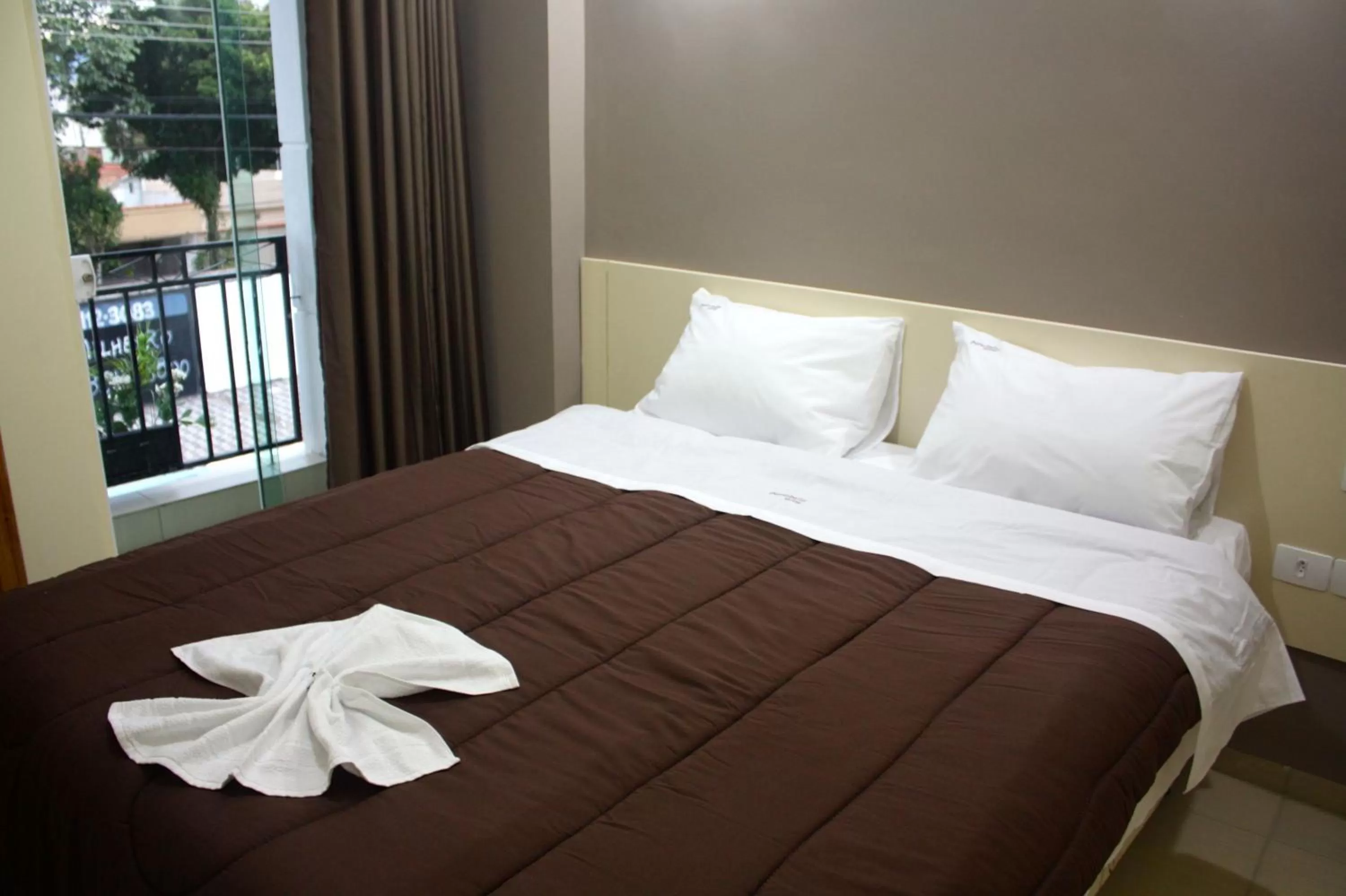 Bed in Hotel Portobello