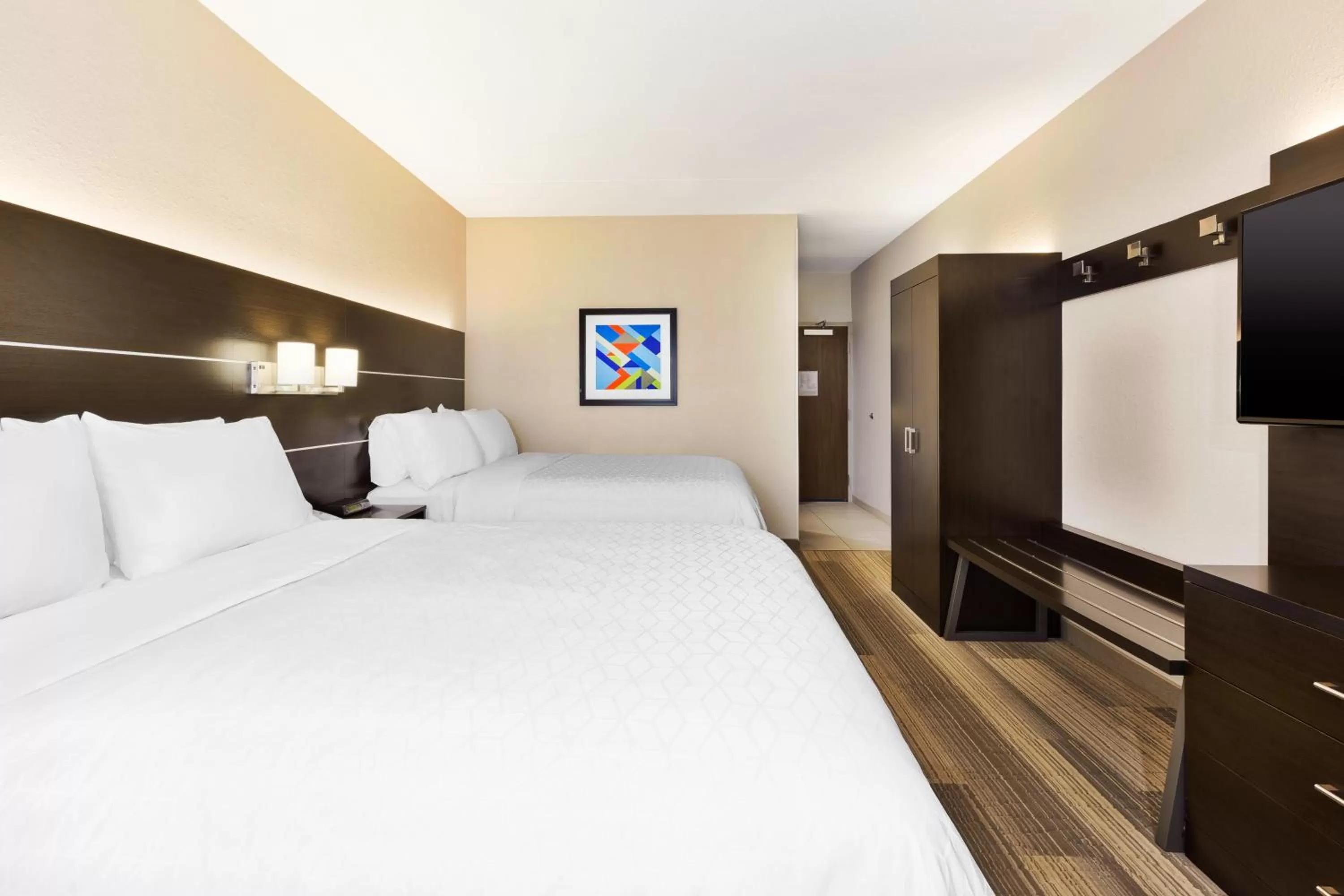 Photo of the whole room, Bed in Holiday Inn Express Detroit-Warren/General Motors Technology Center by IHG