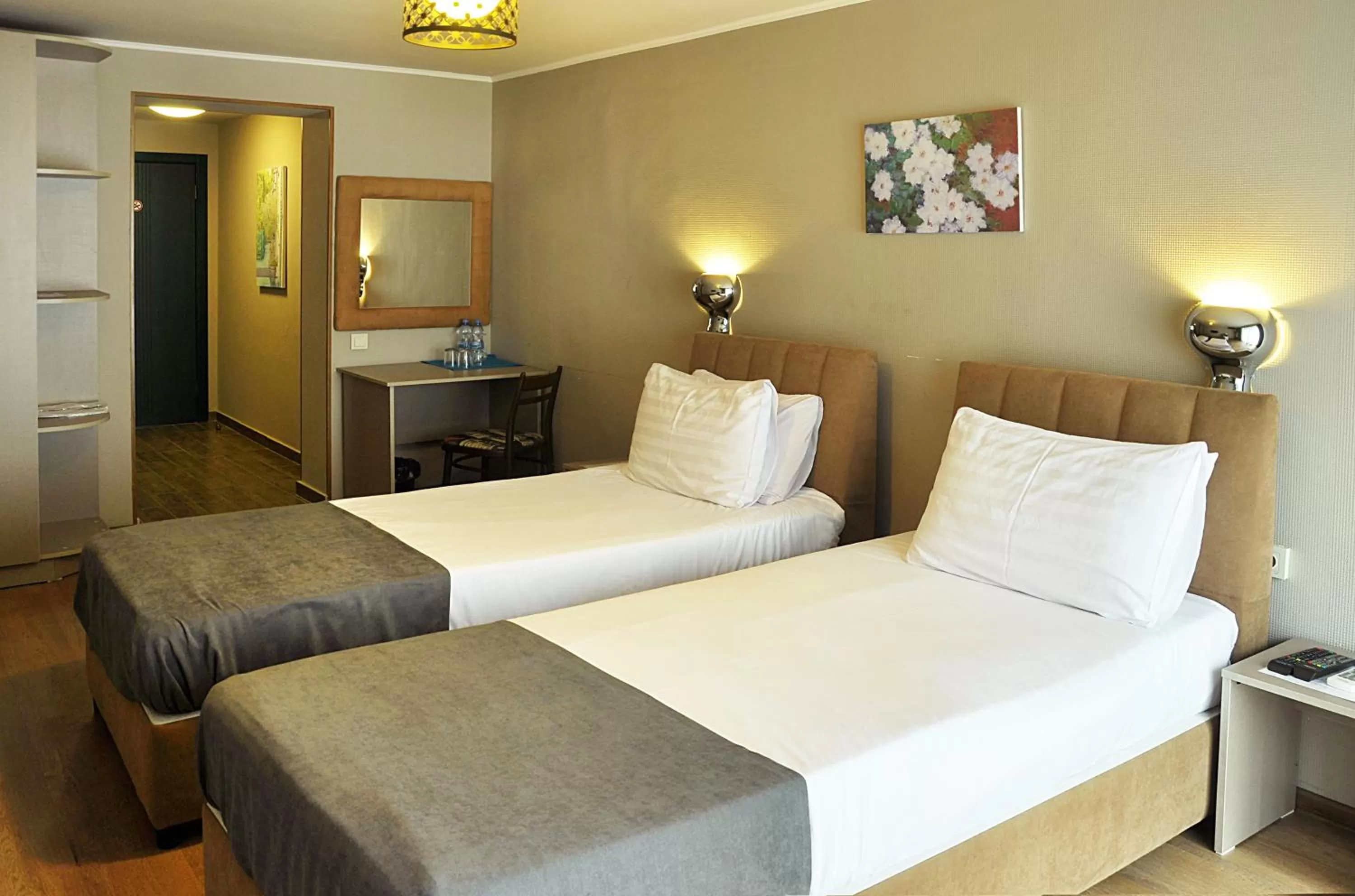 Bed in Art Hotel Claude Monet