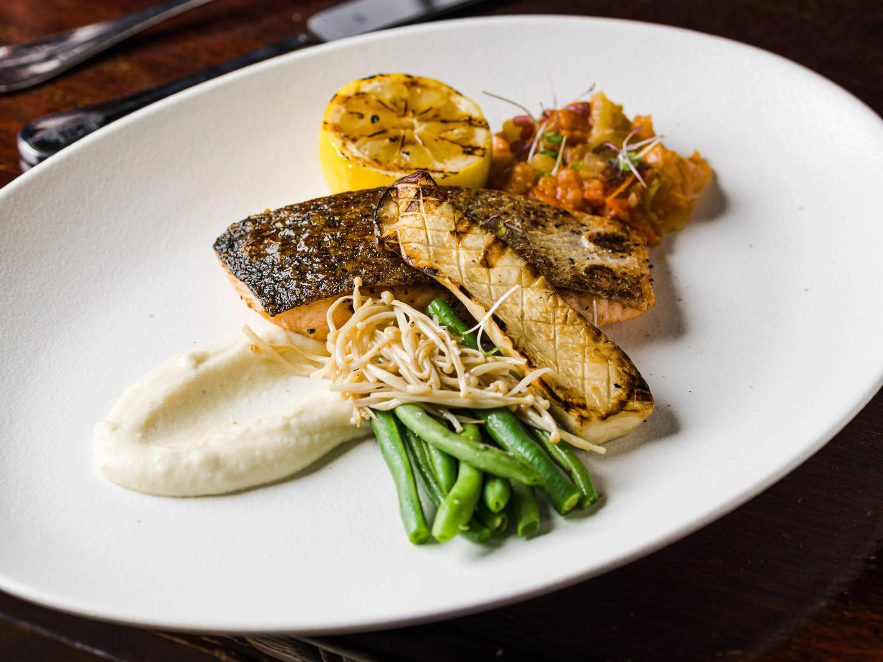 Restaurant/places to eat in Towers Rotana - Dubai