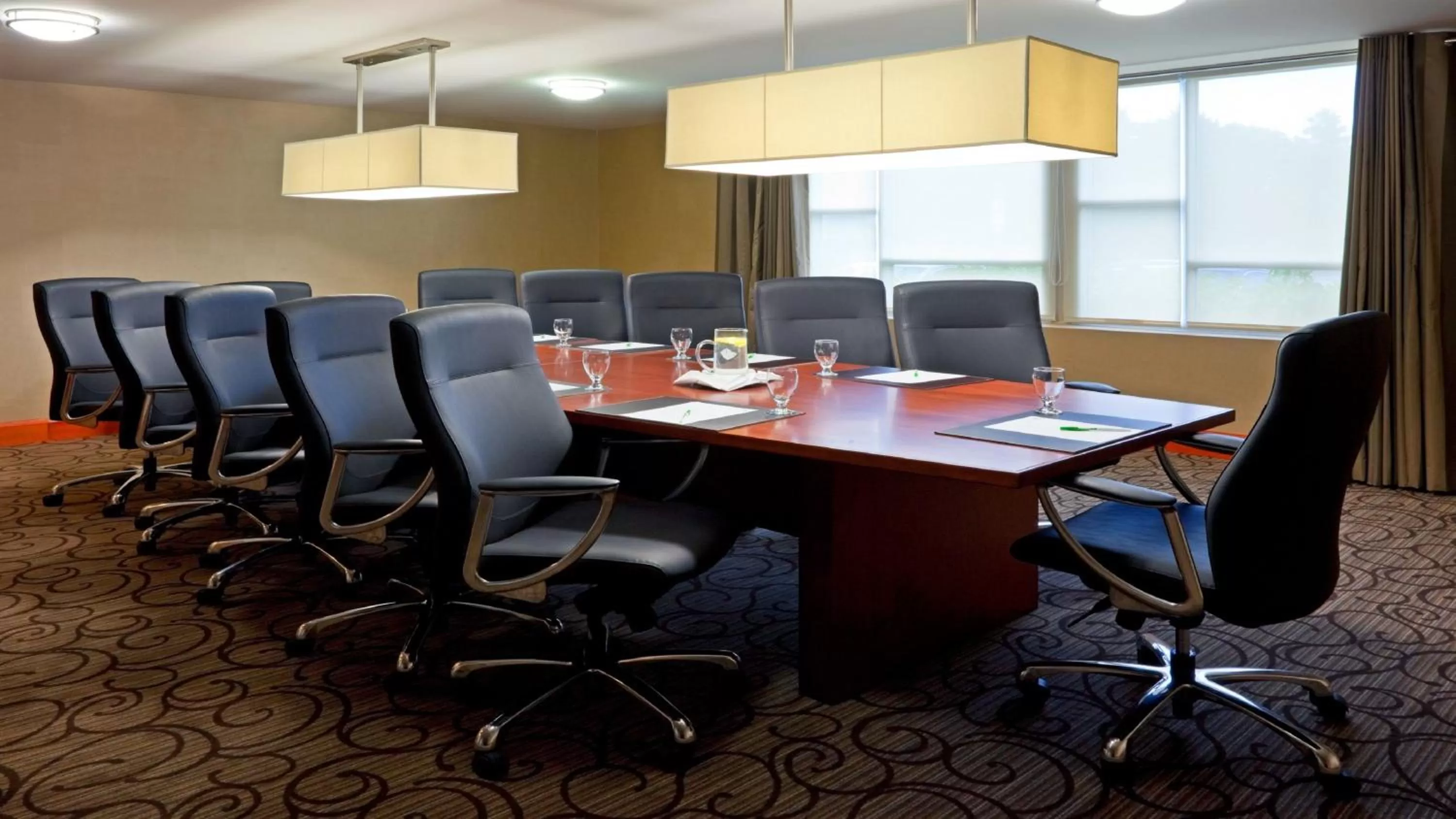 Meeting/conference room in Holiday Inn Oakville Centre by IHG