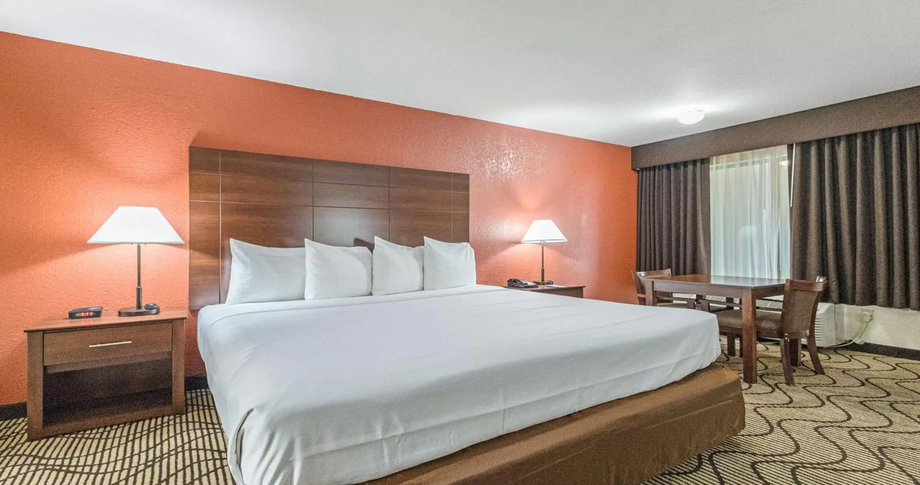 Queen Room in Best Western Roseville Inn Queen Room in Best Western Roseville Inn