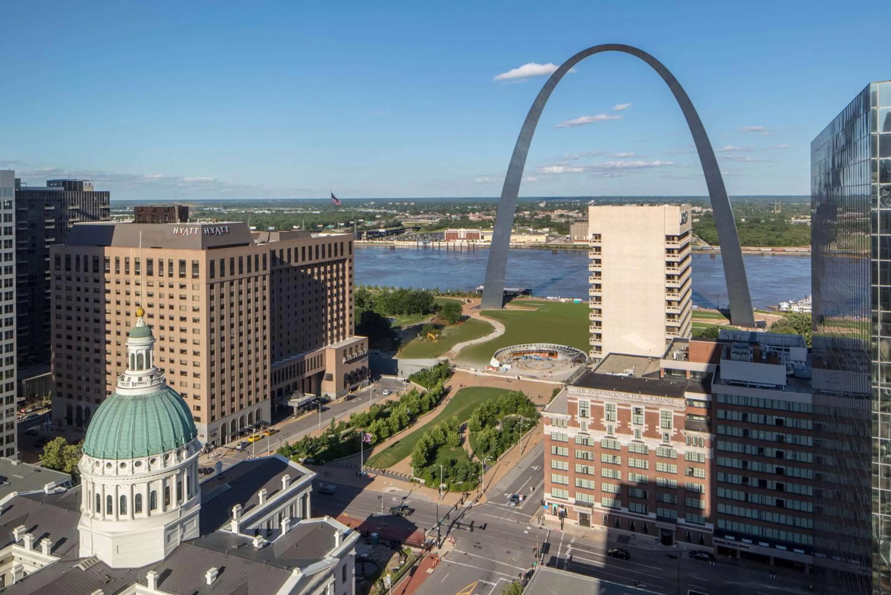 Property building in Hyatt Regency Saint Louis at The Arch