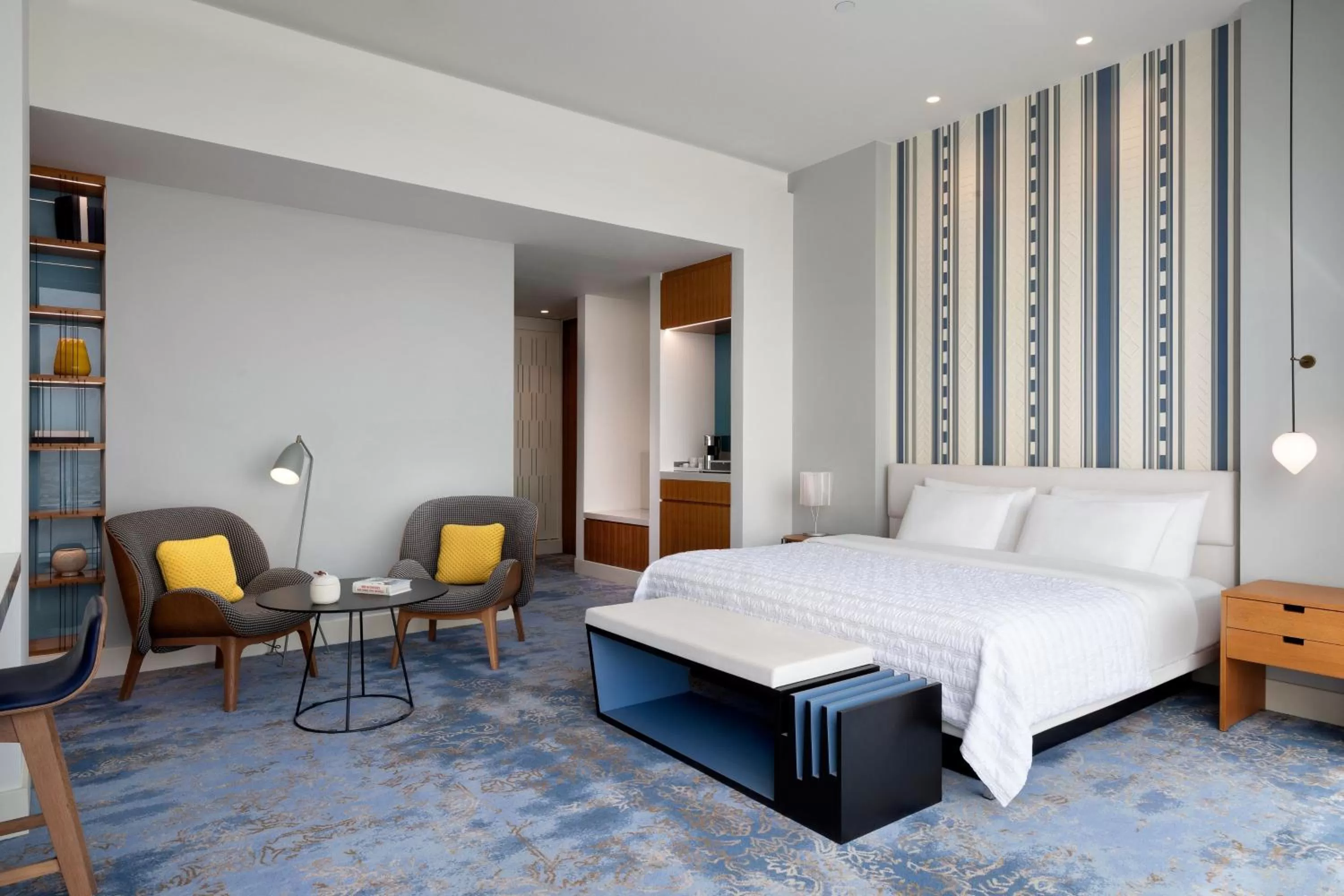 Bedroom, Bed in Le Meridien Riyadh