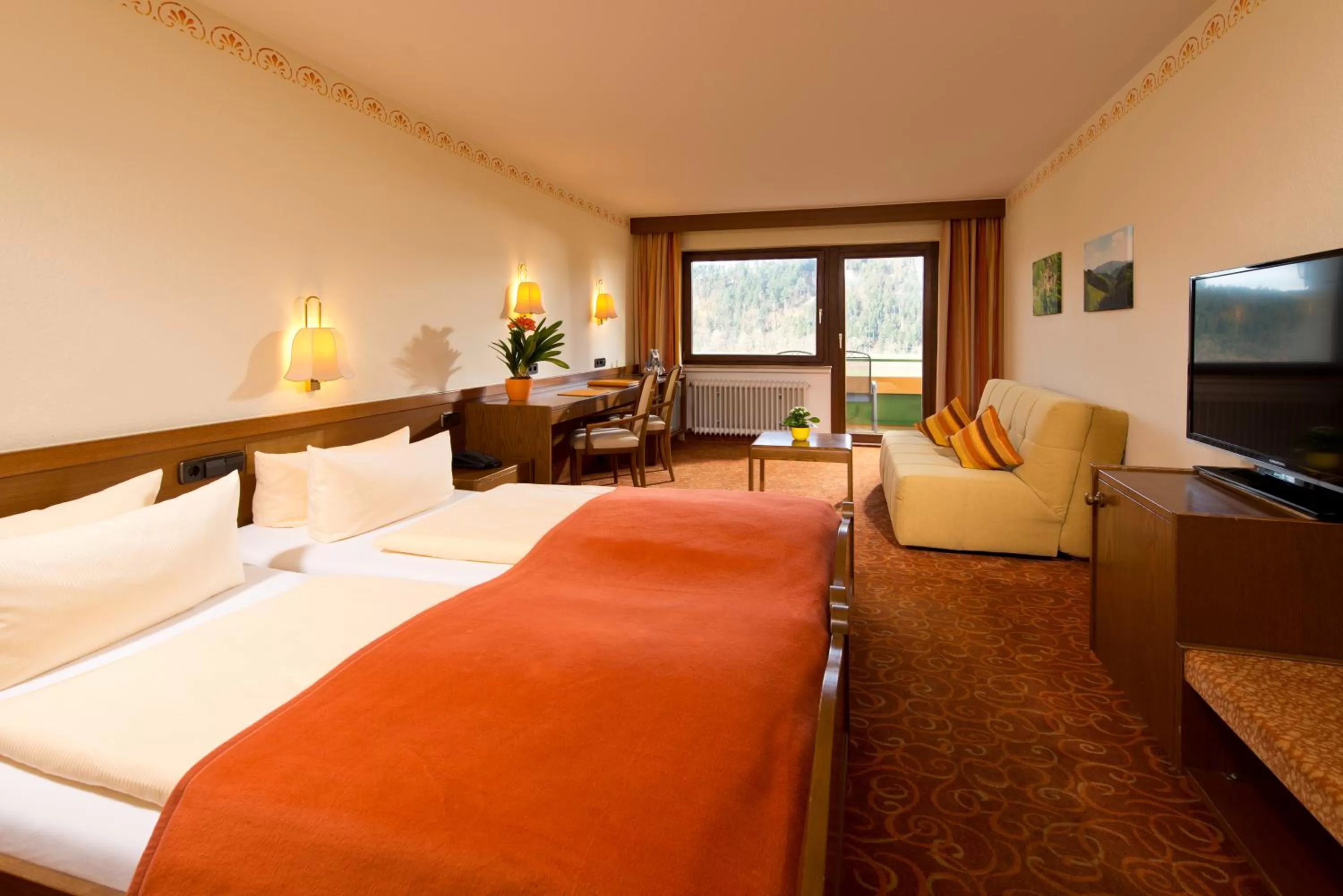 Photo of the whole room, Bed in Silberkönig Schwarzwald Hotel & Restaurant Ringhotel