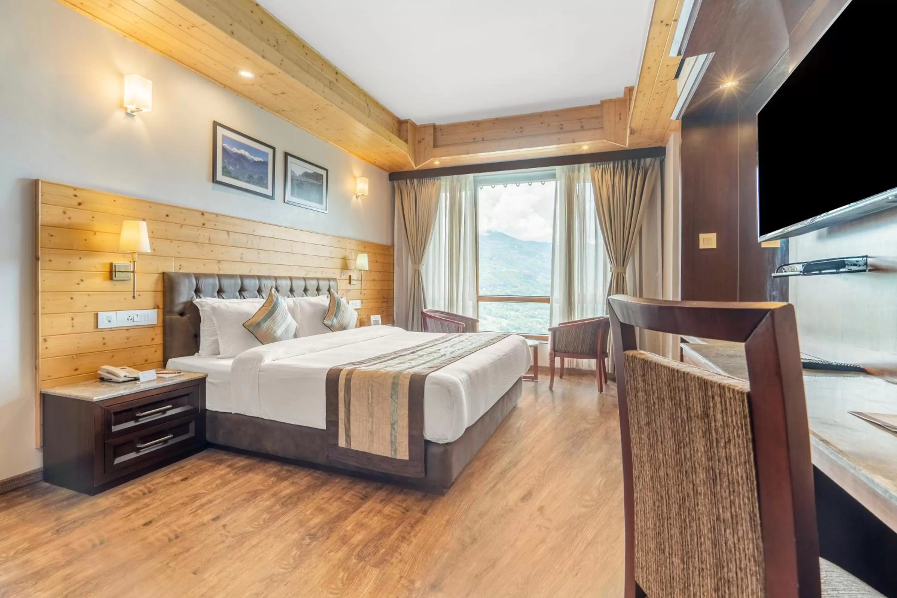 Bed in Summit Alpine Abode Hotel