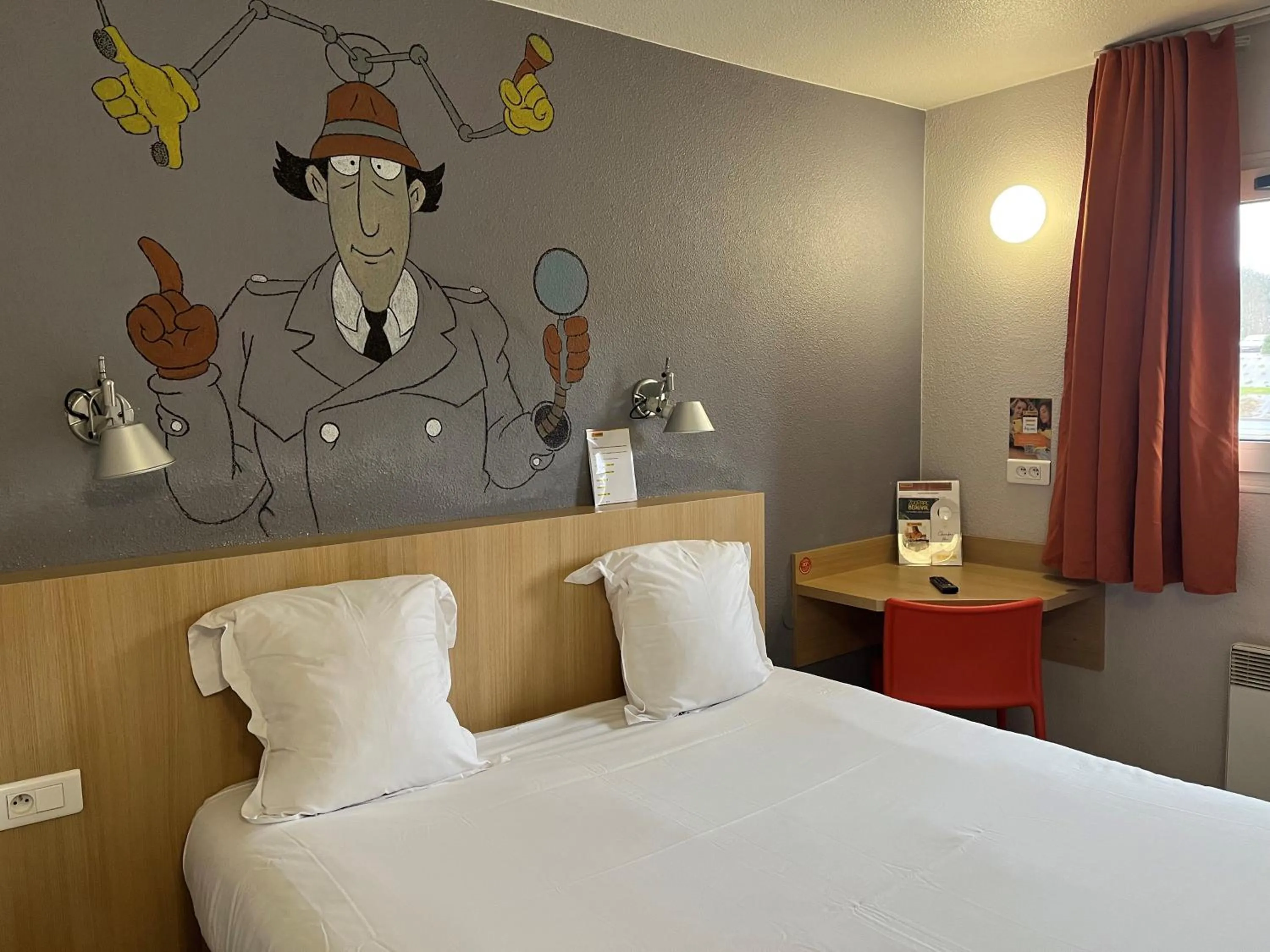 Photo of the whole room, Bed in initial by balladins Tours Sud