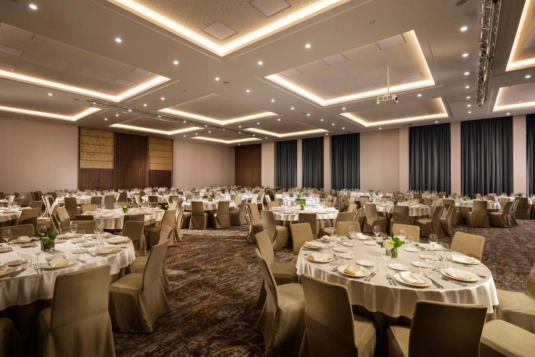 Restaurant/places to eat in Kings' Valley Medical & Spa Hotel