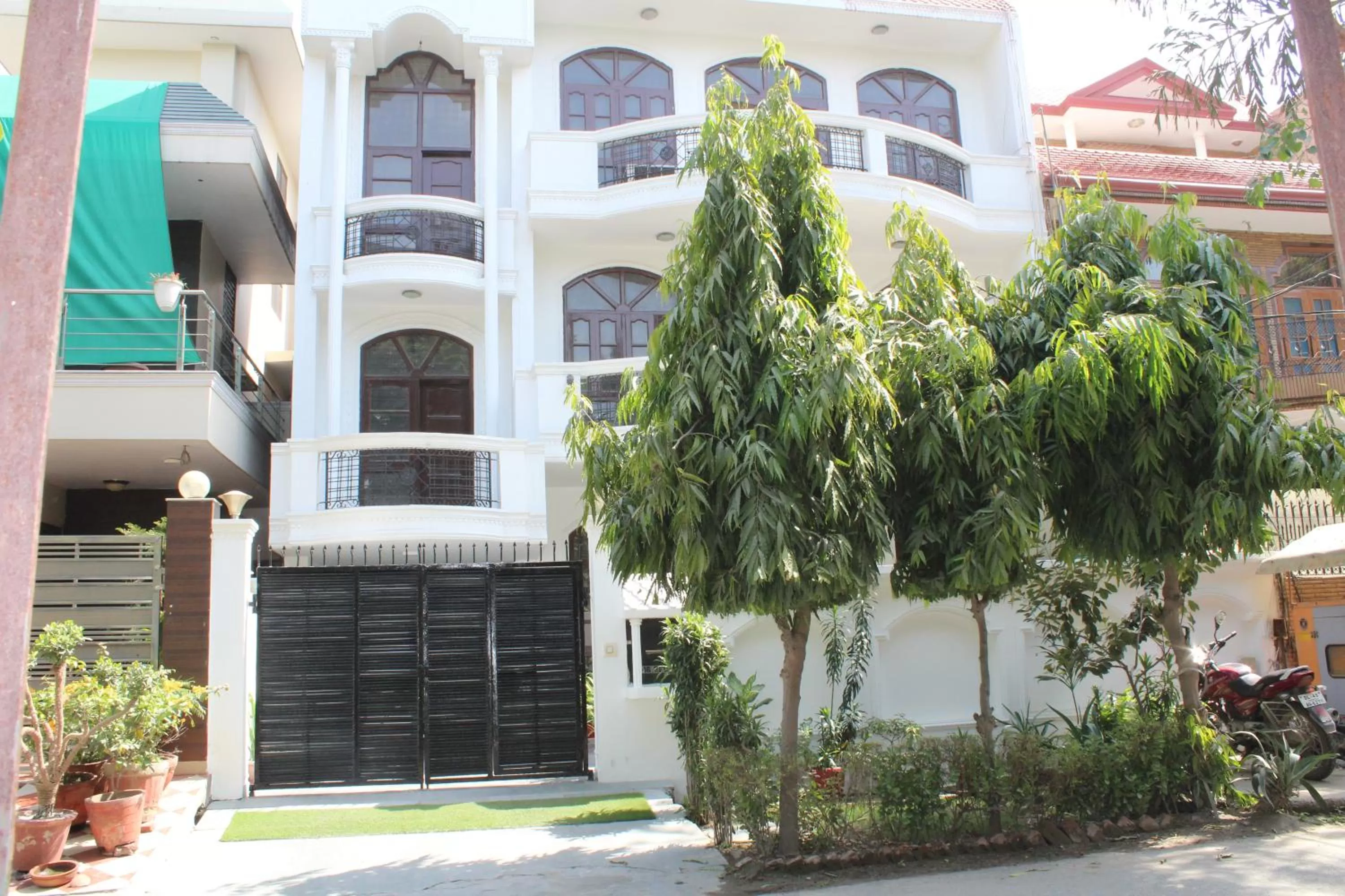 Facade/entrance, Property Building in FabExpress IVY Inn Sector 35