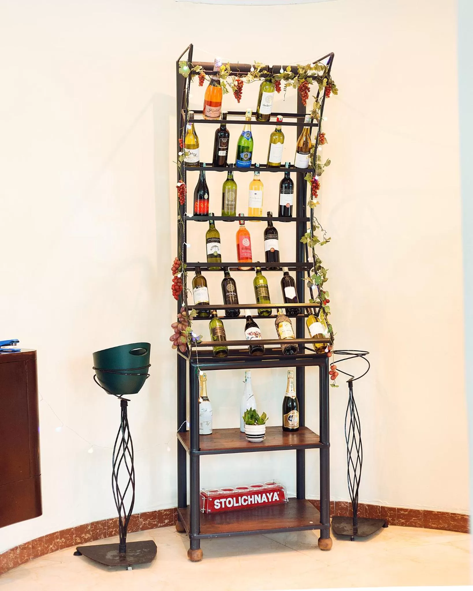 Food and drinks in Holiday Inn Dar Es Salaam by IHG