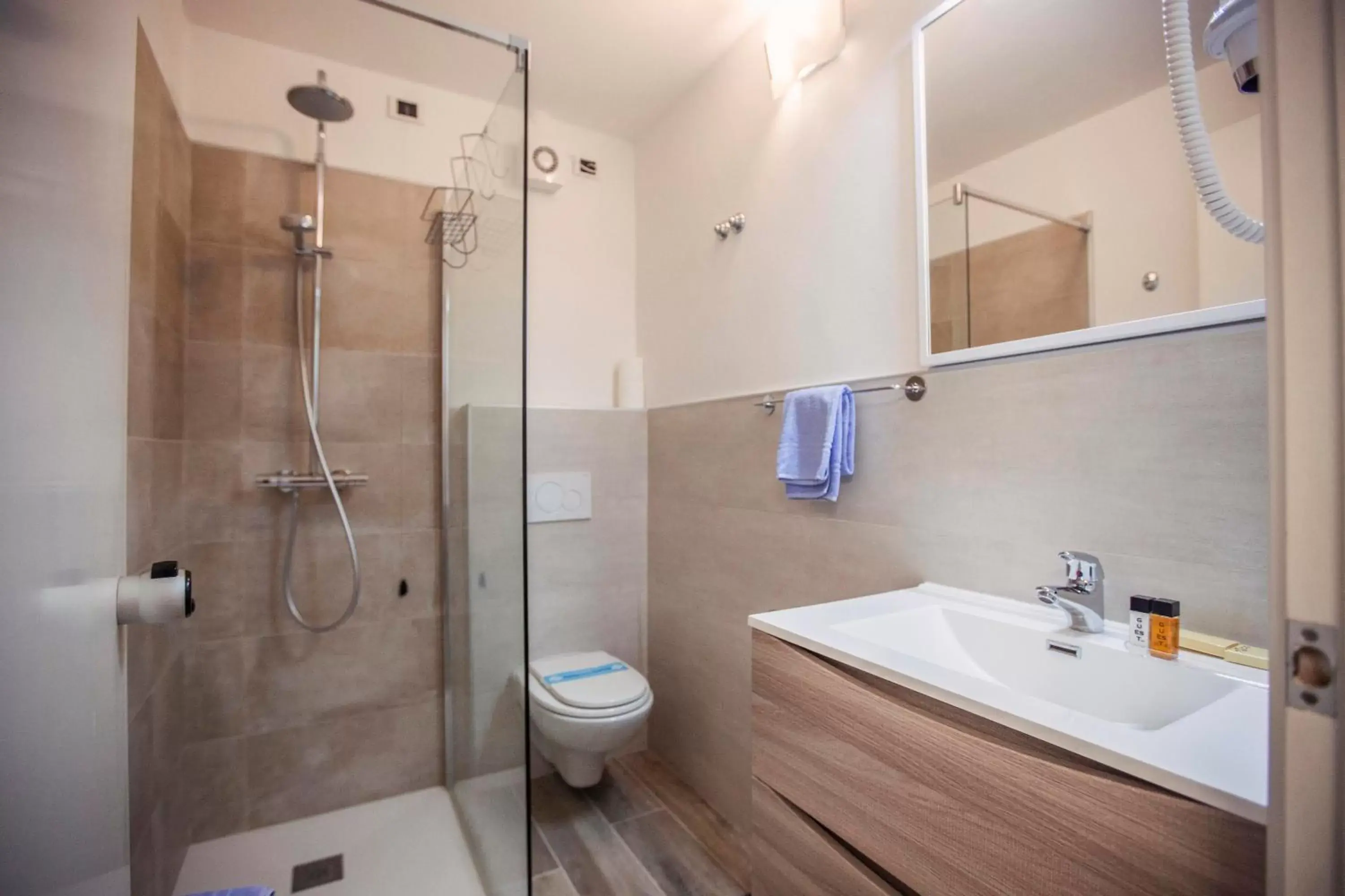 Standard King Room - single occupancy in Hotel Trettenero Standard King Room - single occupancy in Hotel Trettenero