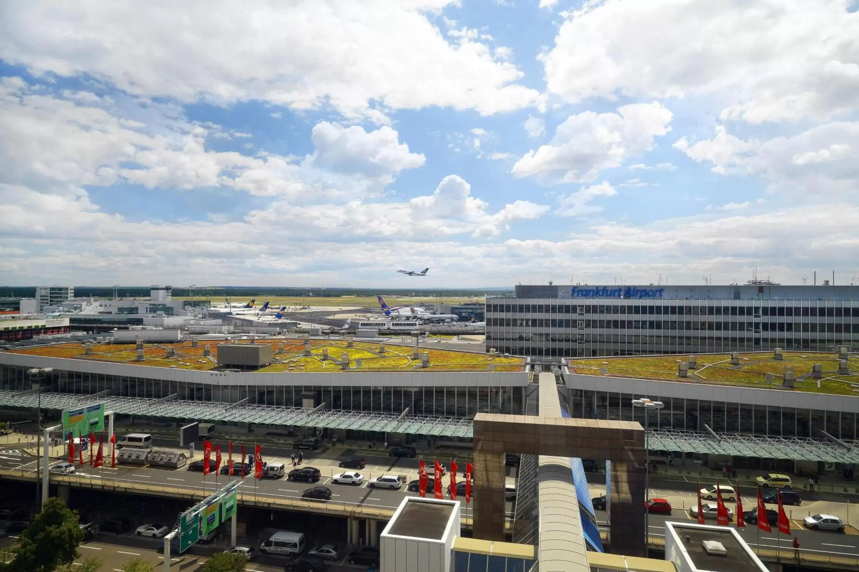 Standard Plus Room, Guest room, 2 Twin/Single Bed(s) in Sheraton Frankfurt Airport Hotel & Conference Center Standard Plus Room, Guest room, 2 Twin/Single Bed(s) in Sheraton Frankfurt Airport Hotel & Conference Center