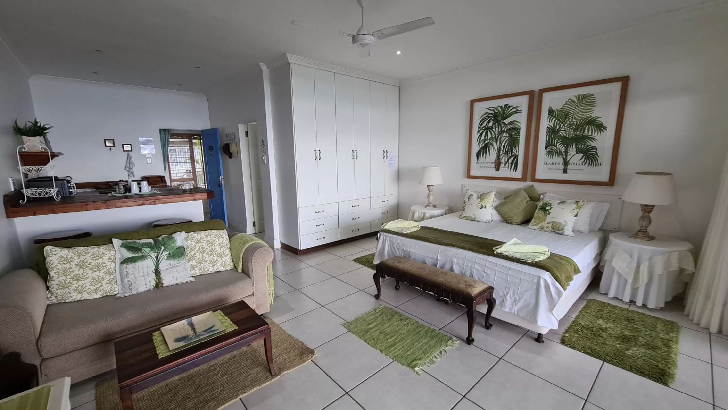 Photo of the whole room in Shaka's Seat Guesthouse