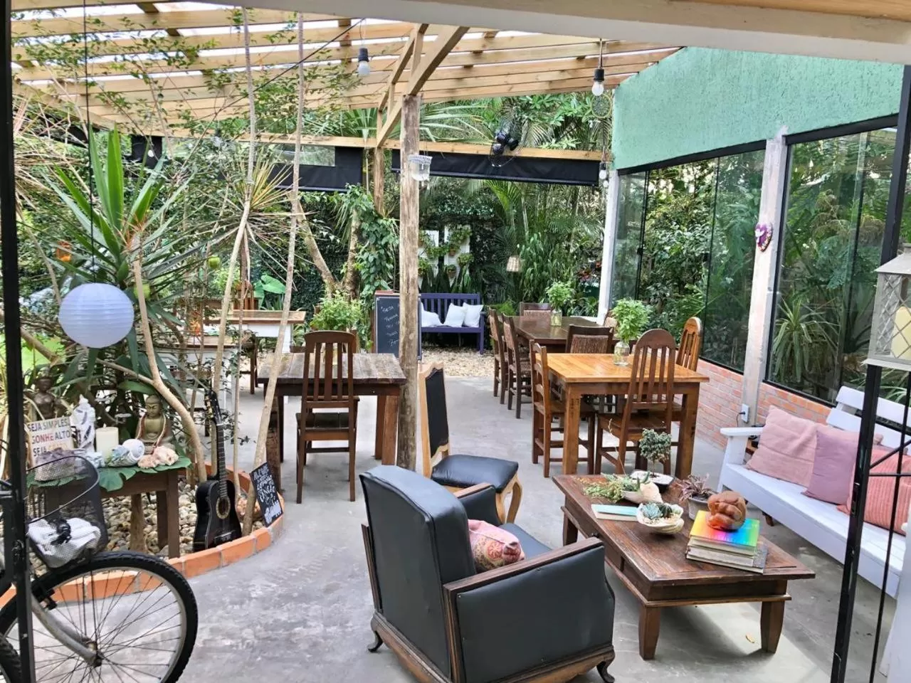 Restaurant/Places to Eat in Pousada Santarina