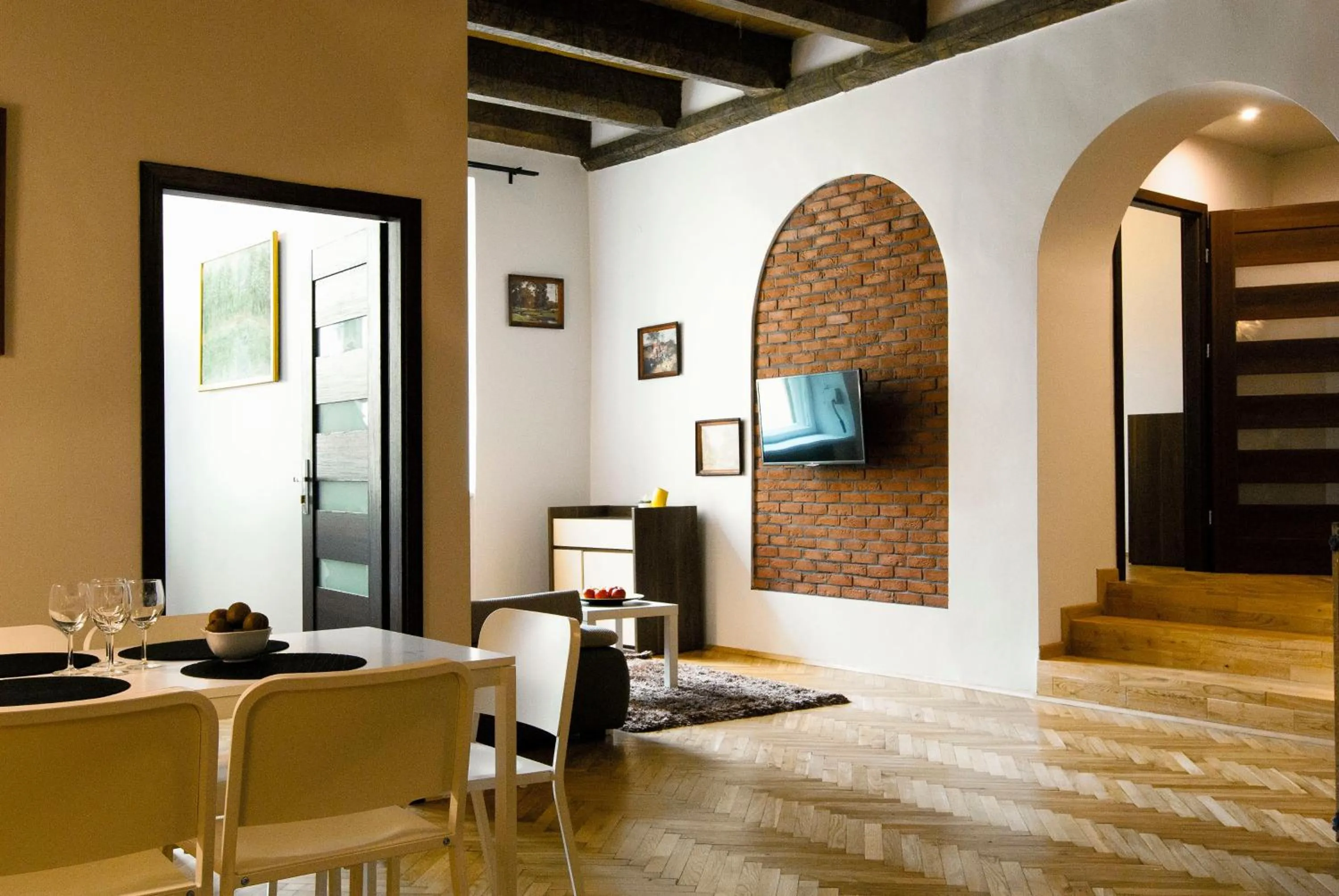 Dining area in P&J Apartments Floriańska