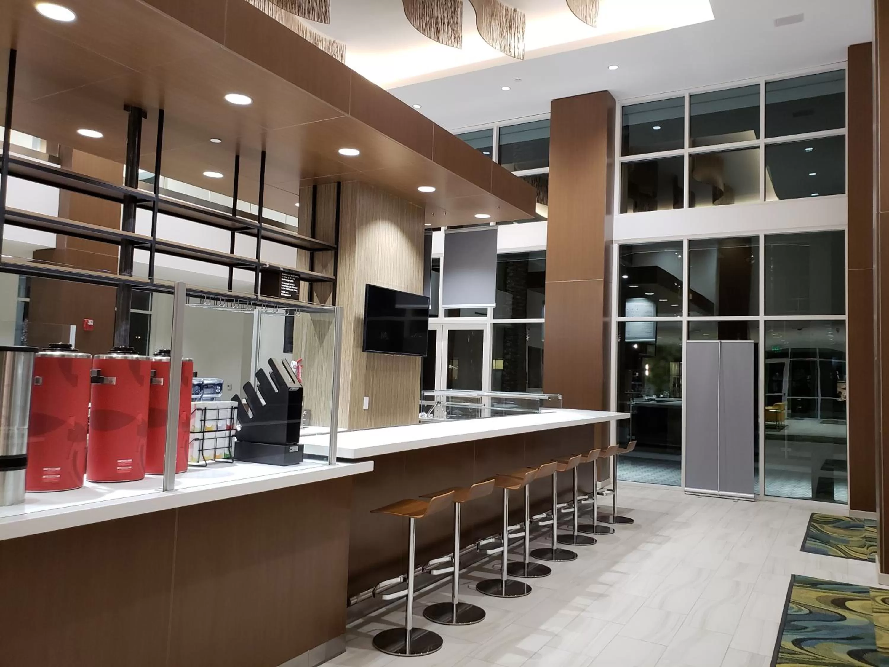 Lounge or bar in Wyndham Anaheim