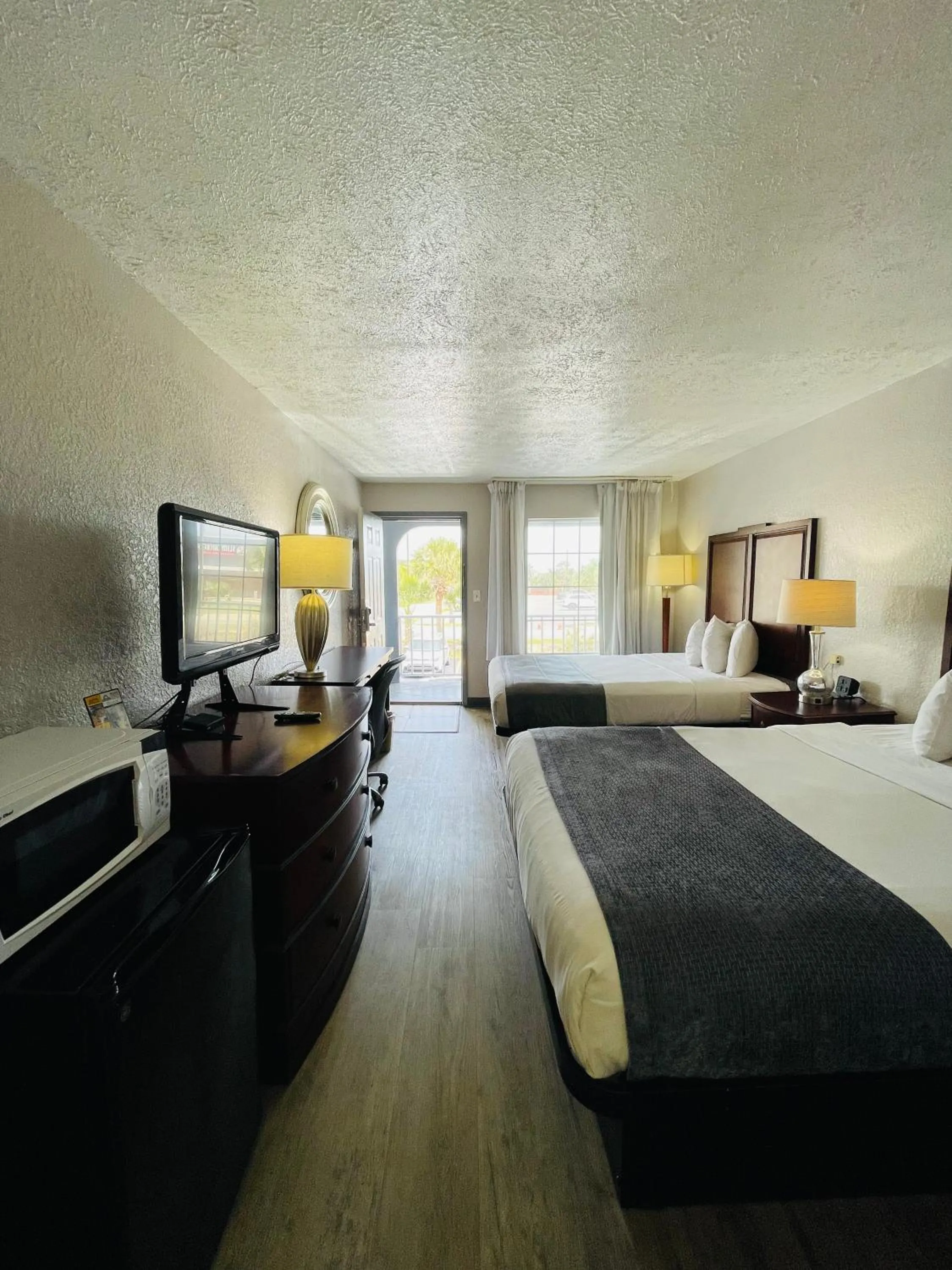 Photo of the whole room, Bed in Days Inn by Wyndham Fort Walton Beach