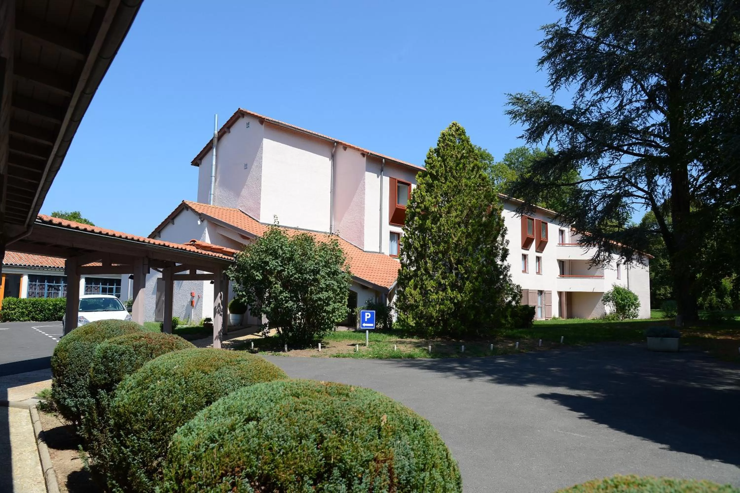 Property building in Clos St Eloi, The Originals Relais (Relais du Silence)