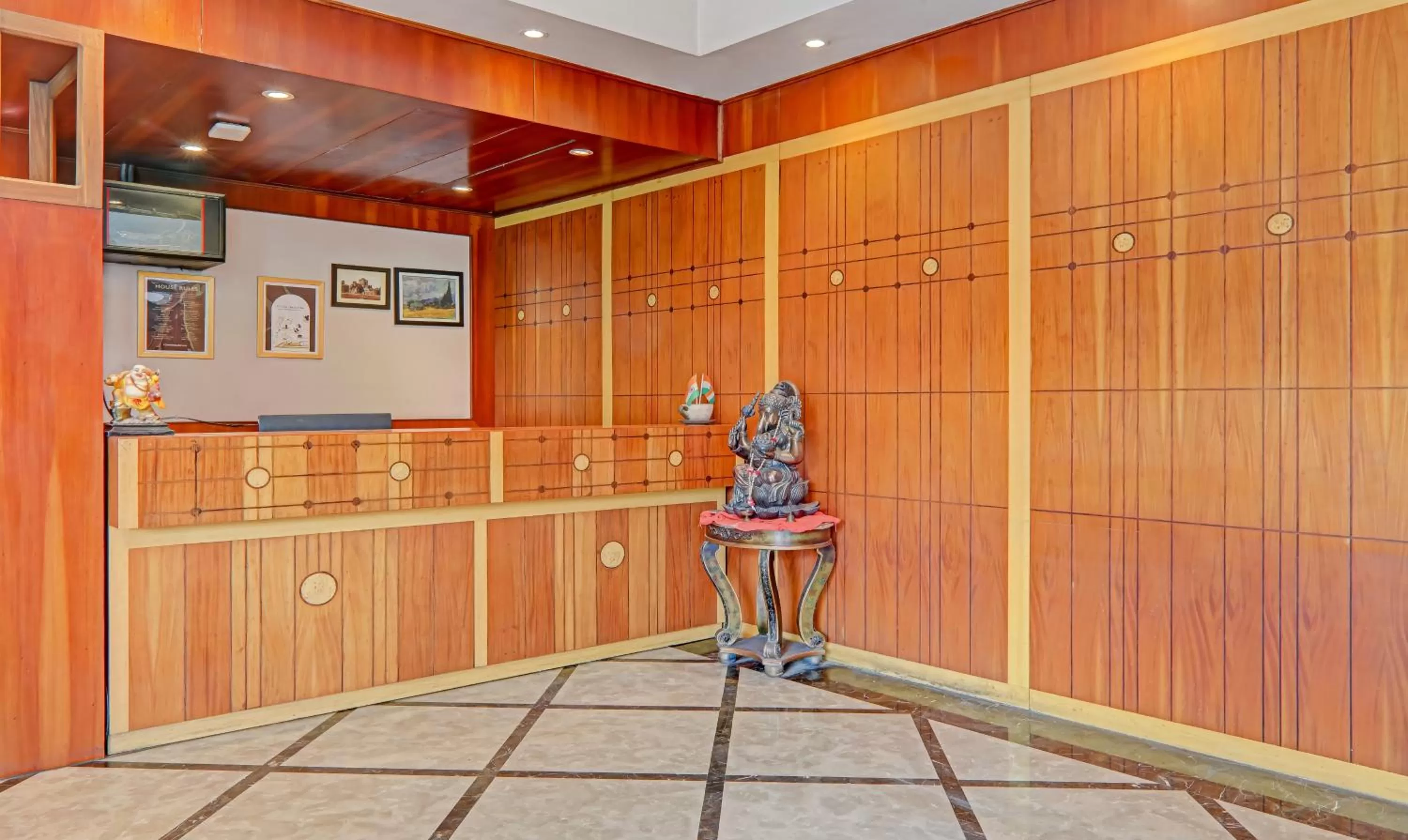 Lobby or reception in Treebo Edesia