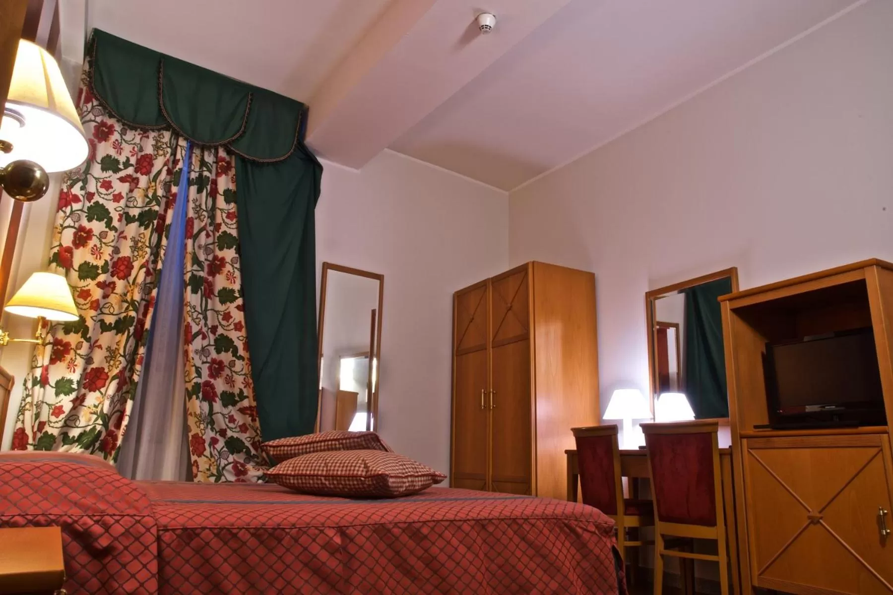 Bed in Hotel La Luna