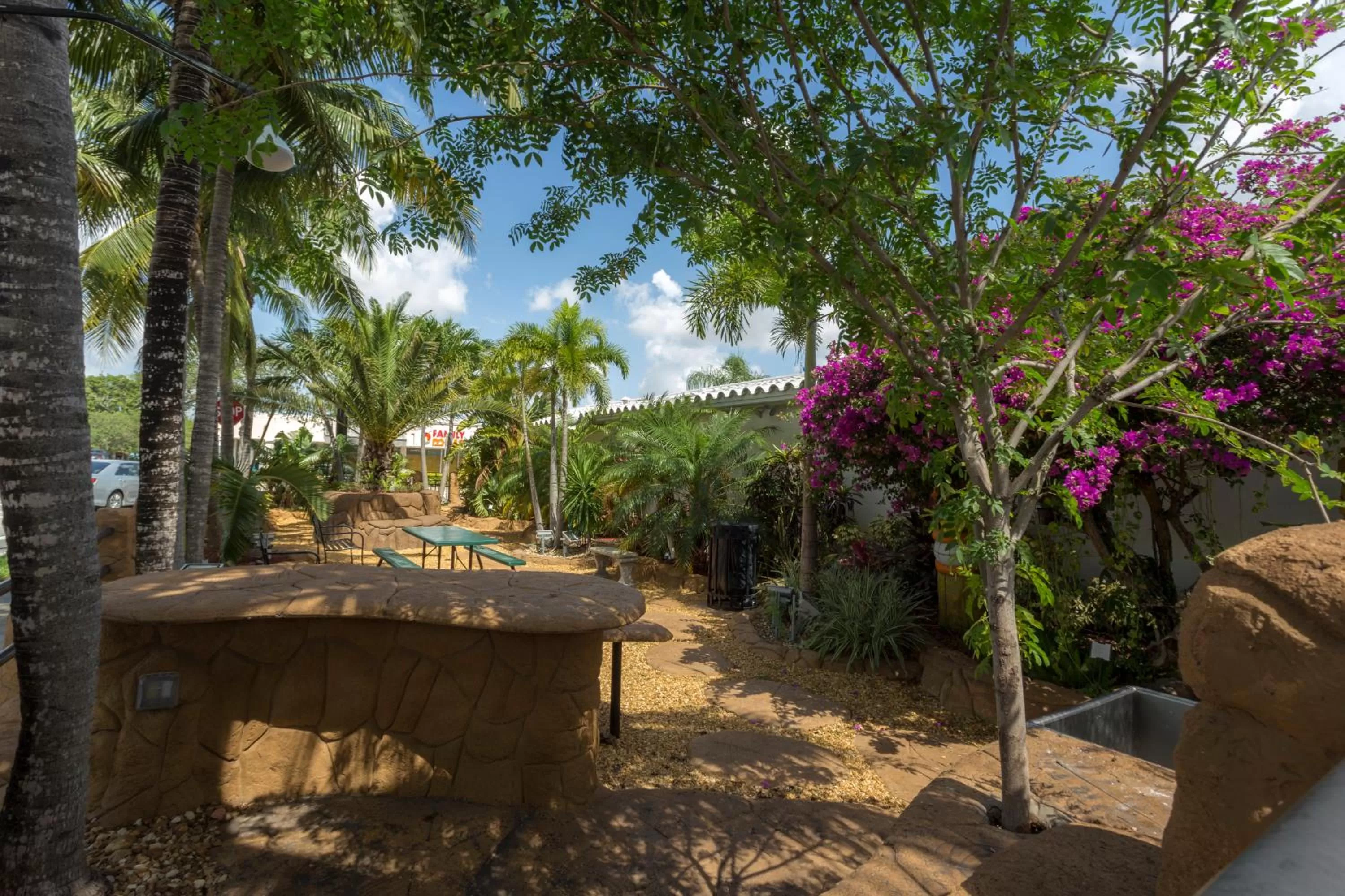 Garden in Green Seas Motel