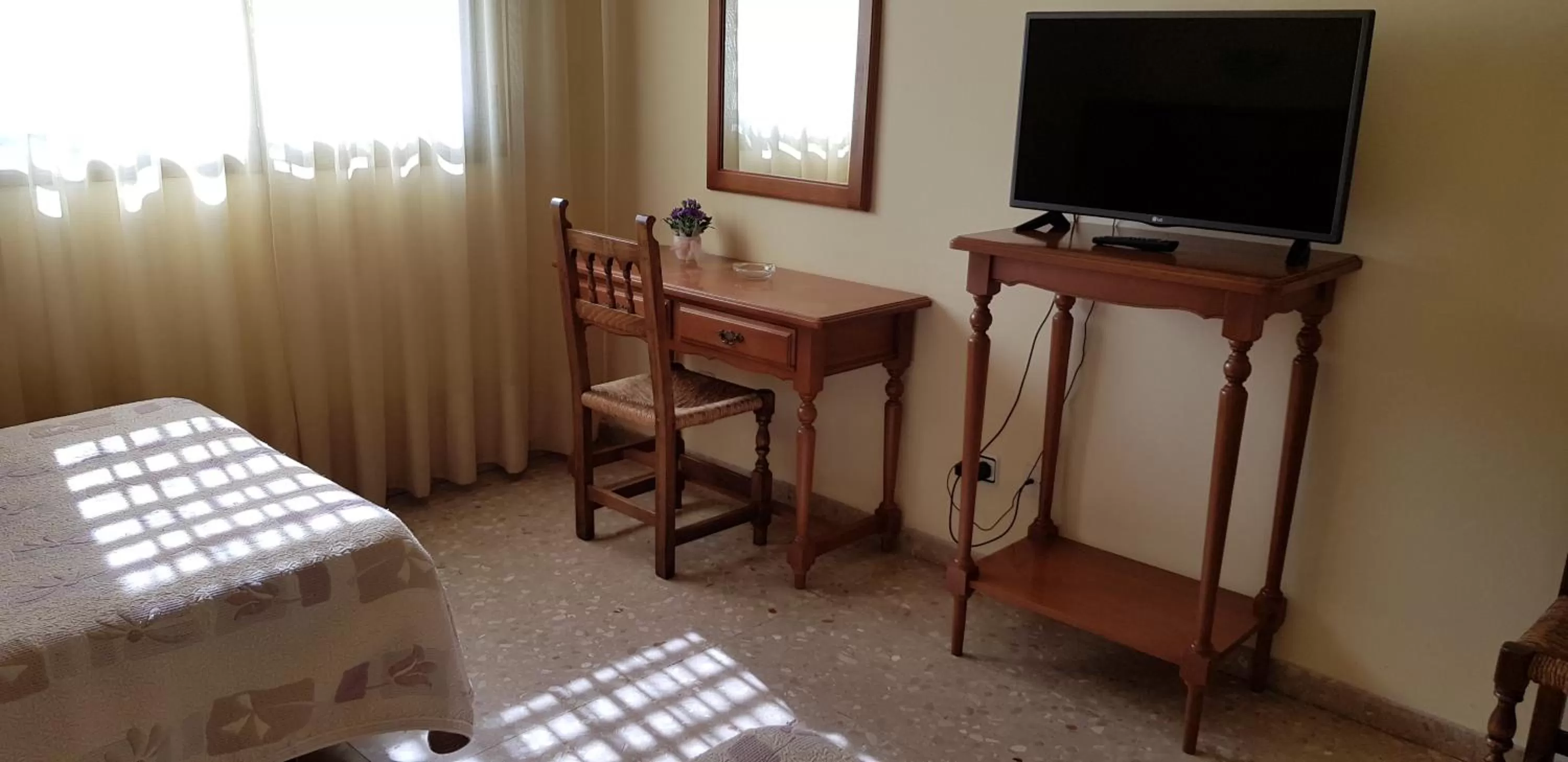 Bed in Hotel Reina Isabel