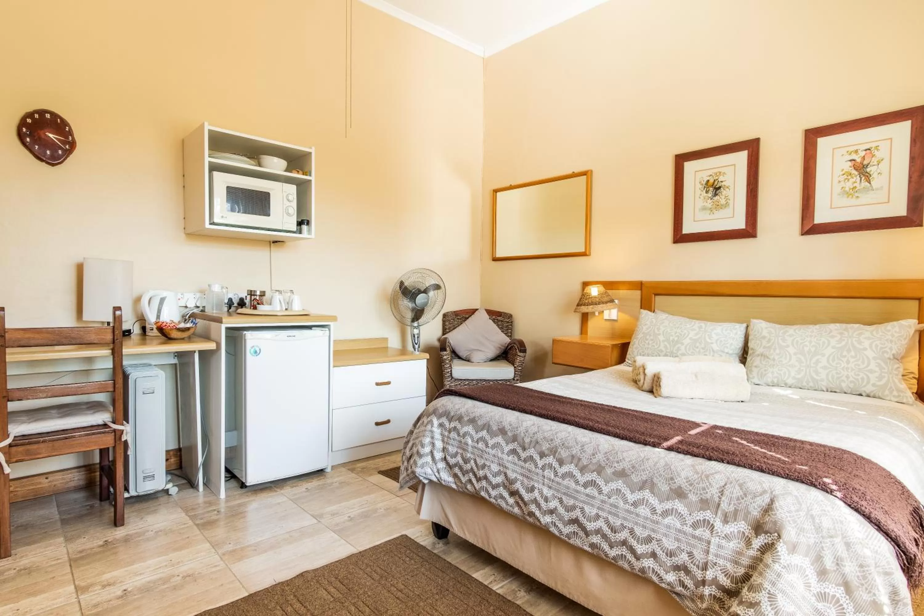 Photo of the whole room, Bed in Treetops Guesthouse