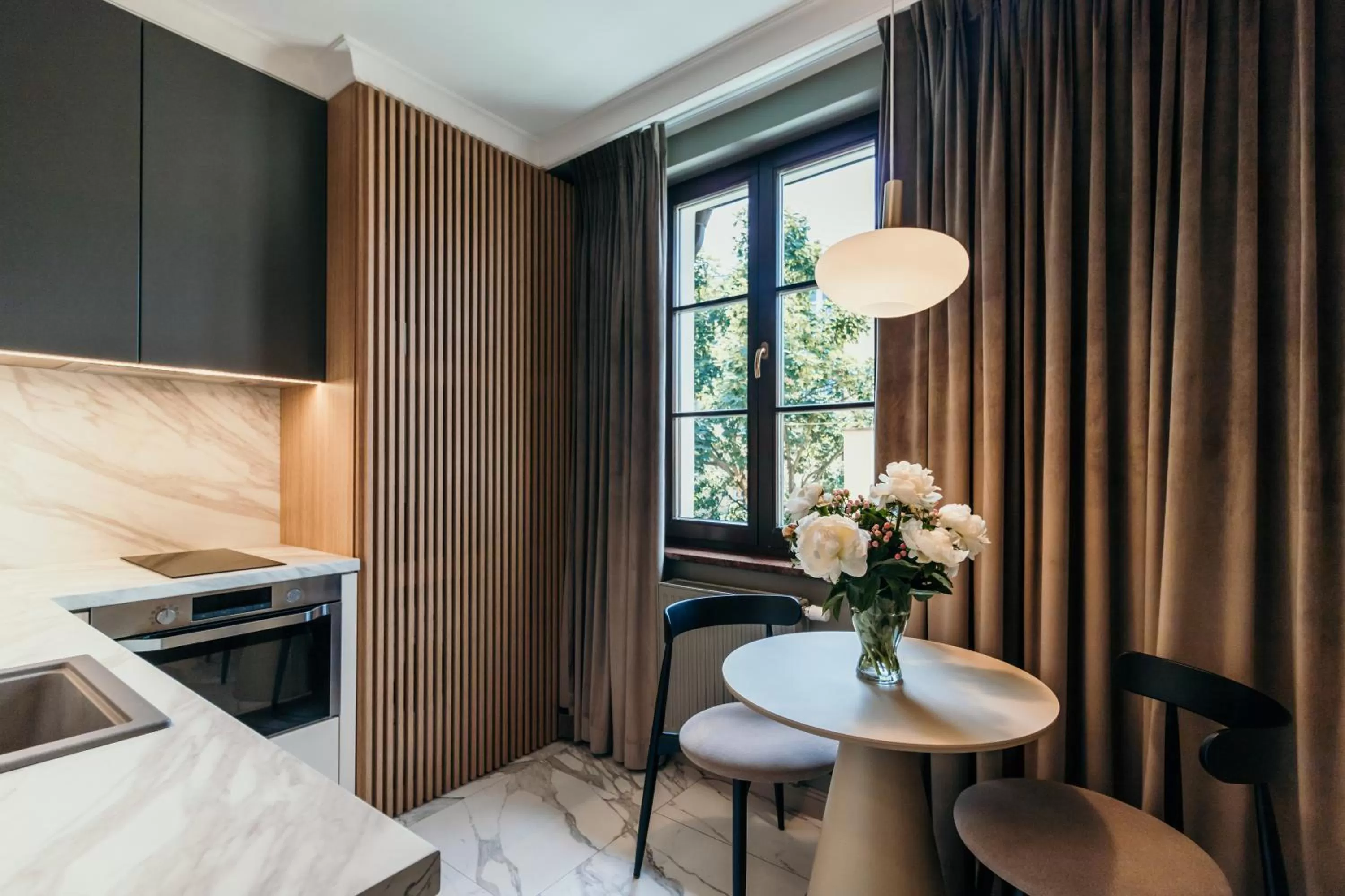 Kitchen or kitchenette, Bathroom in Apartamenty Małe Garbary