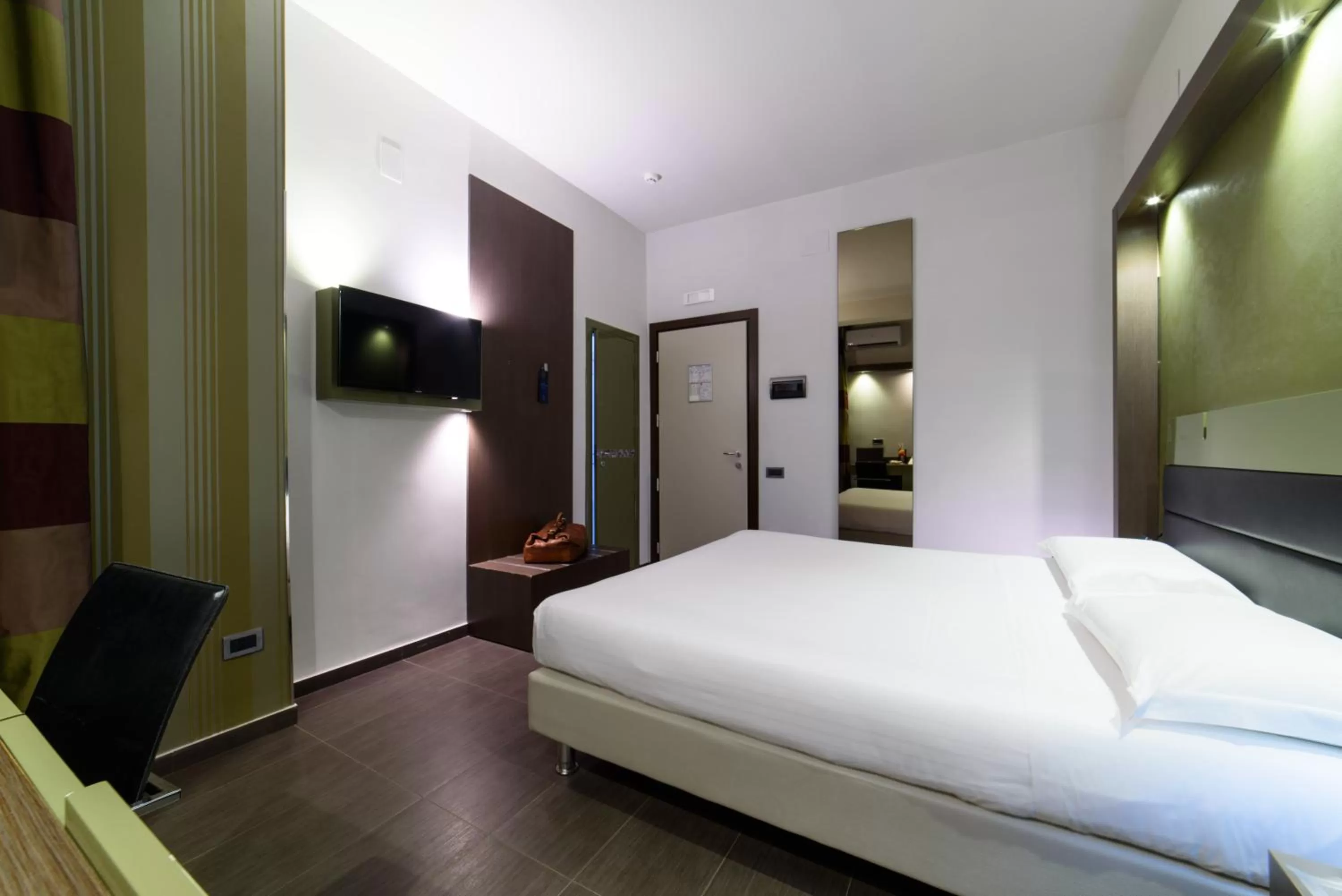 Photo of the whole room, Bed in Hotel Palace