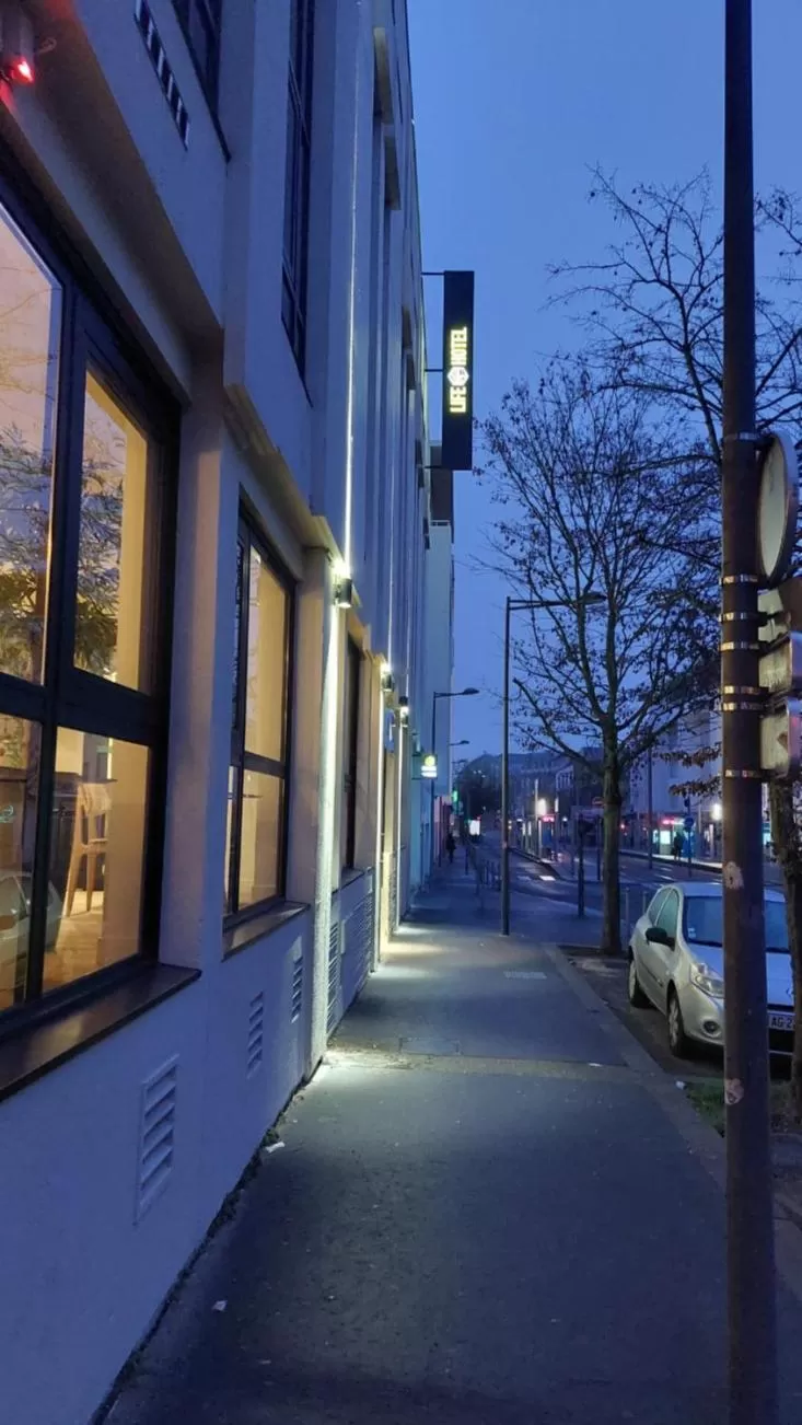 Property building in Hôtel Life Bordeaux Gare - BG