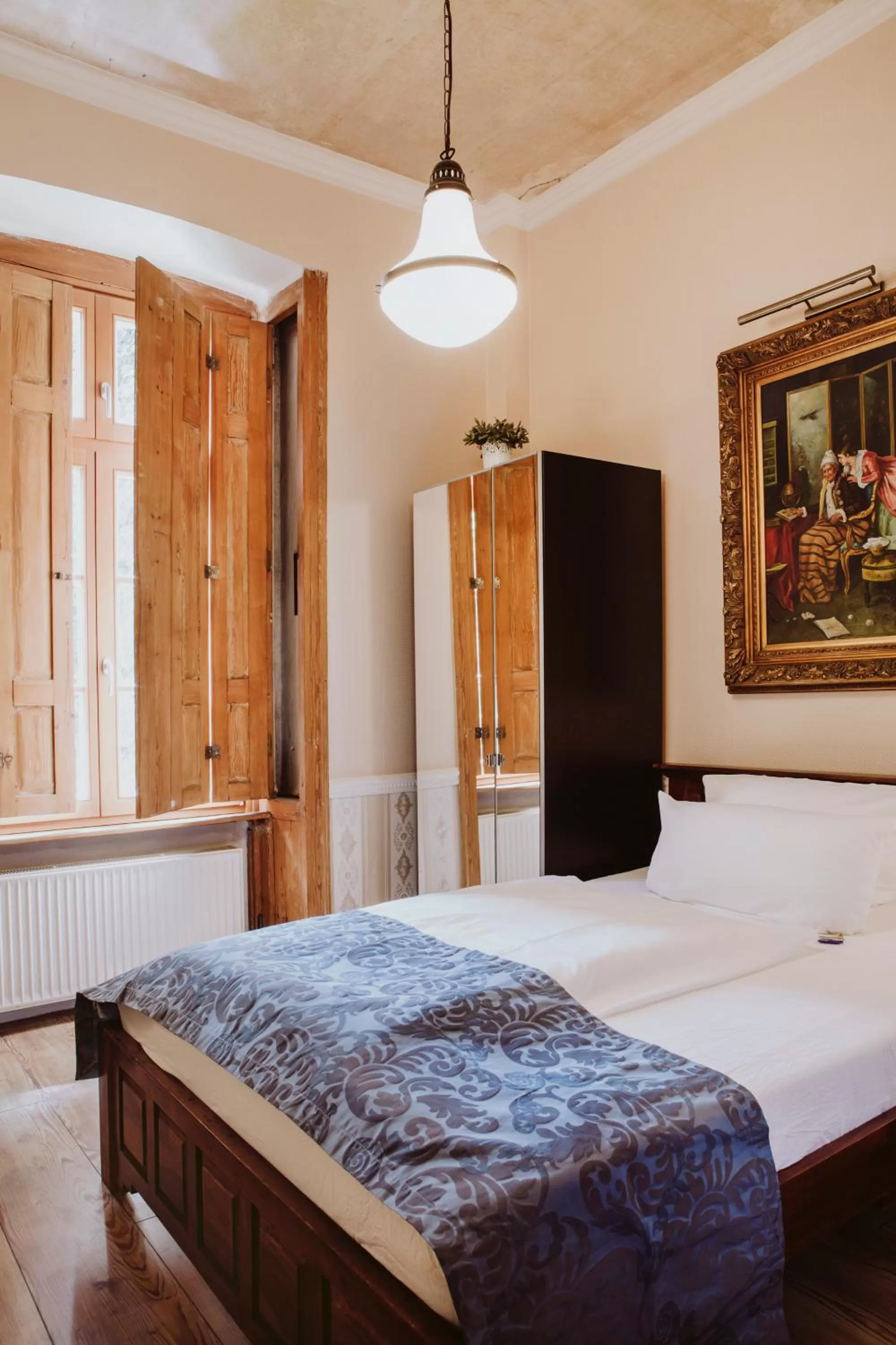 Bed in THE GATE GARDEN Hotel