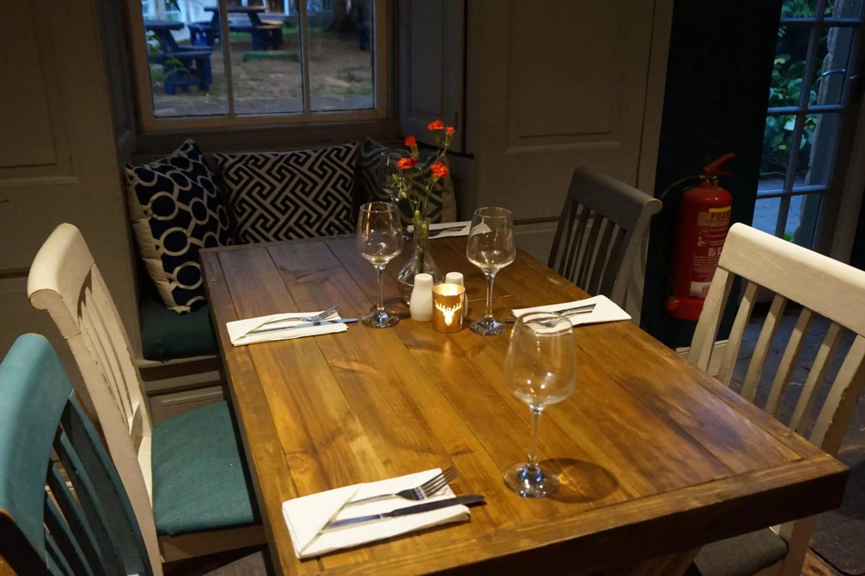 Restaurant/places to eat in The Barge Inn