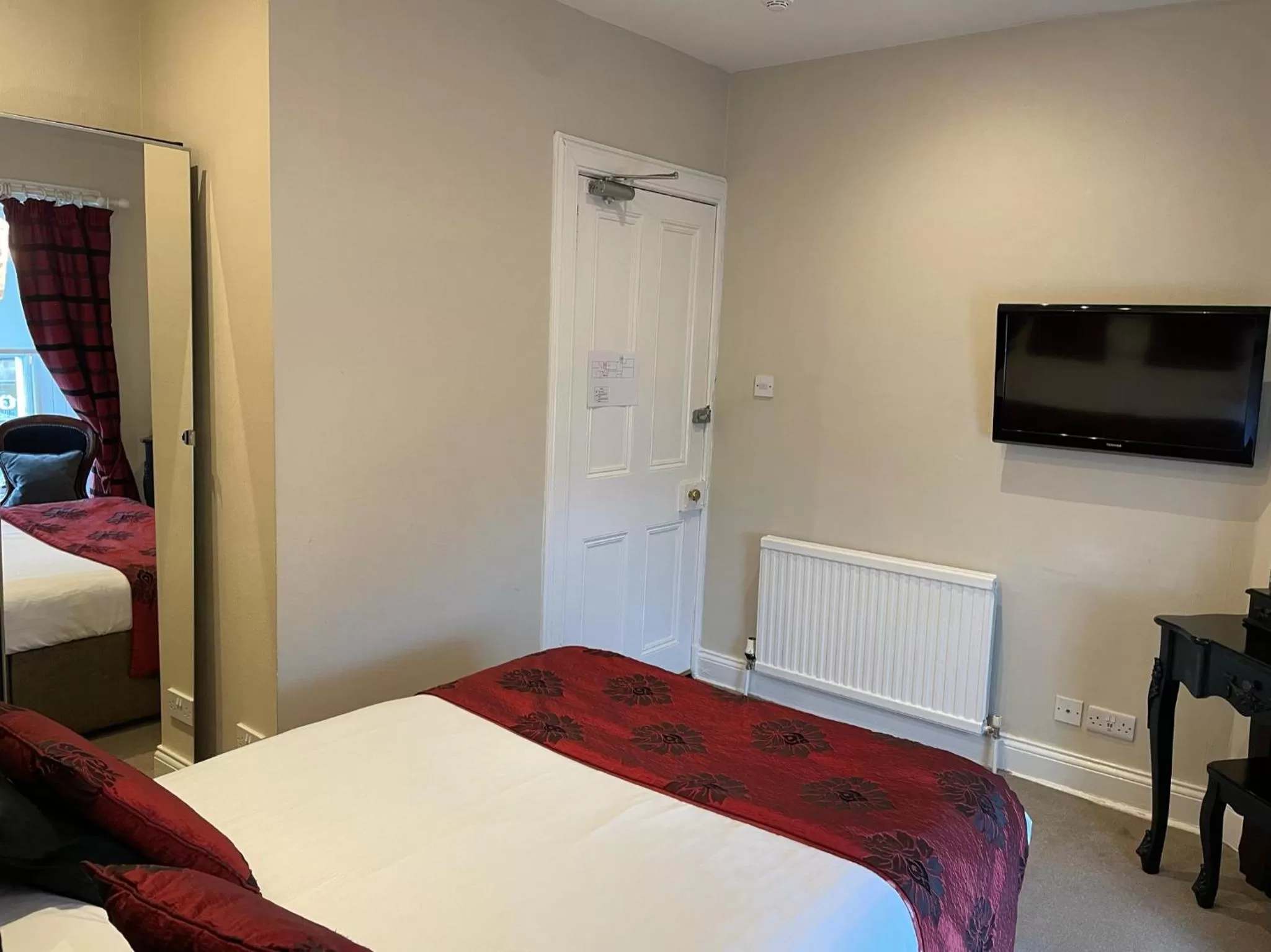 Bed in The Original Rosslyn Inn