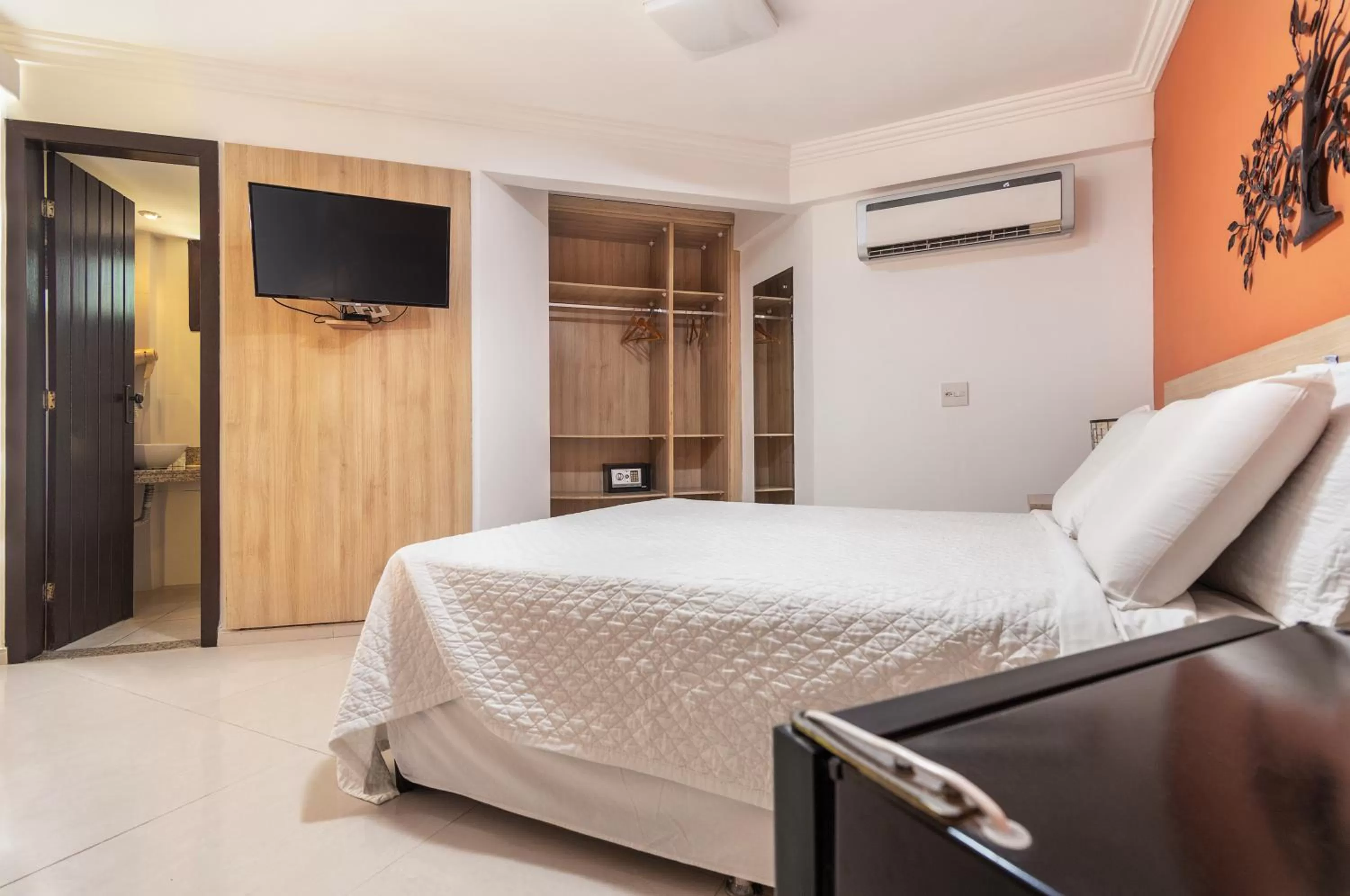 Communal lounge/ TV room, Bed in Costa do Sol Boutique Hotel