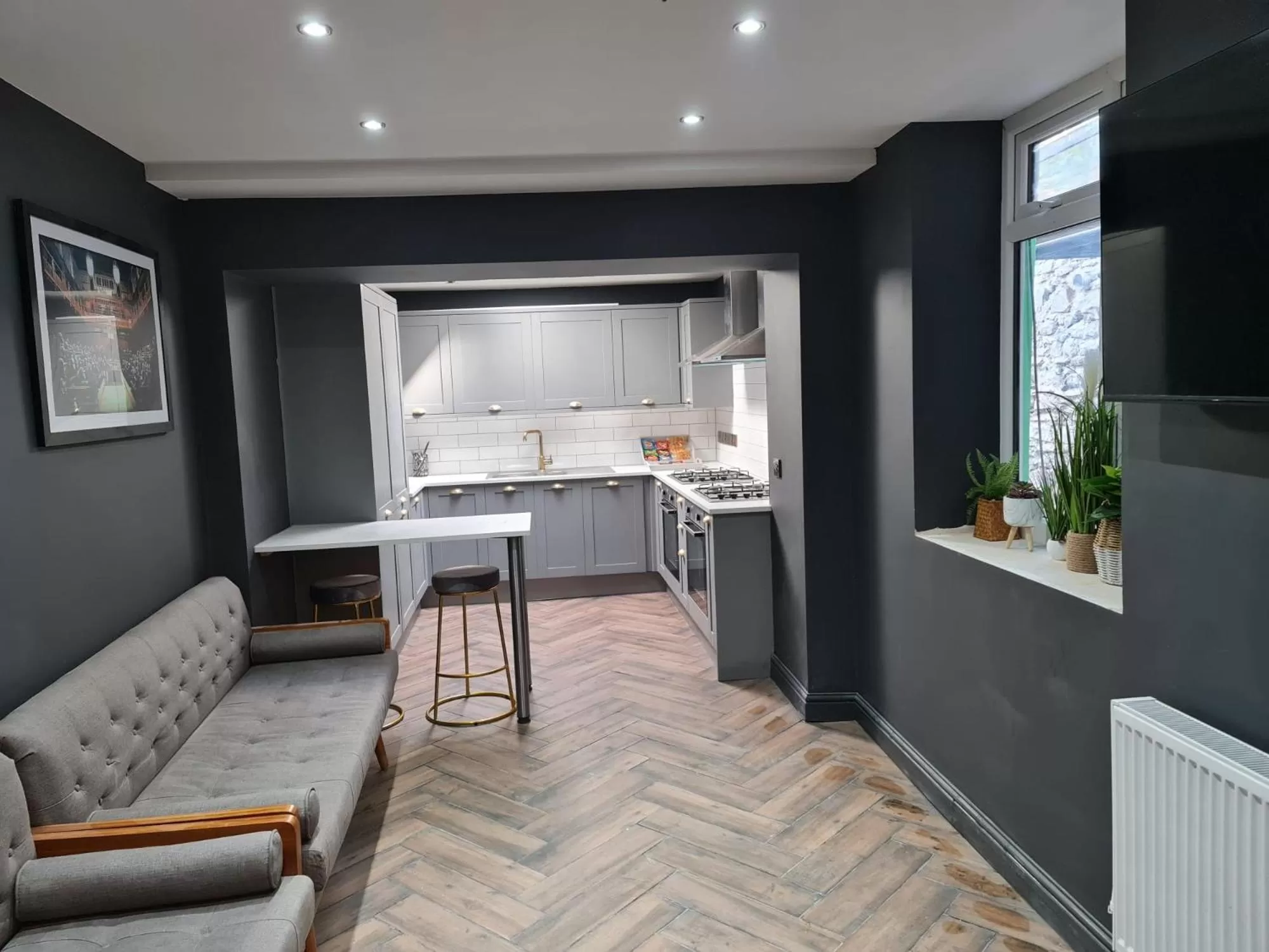 Kitchen/Kitchenette in Mansel House - by TIFA Stays