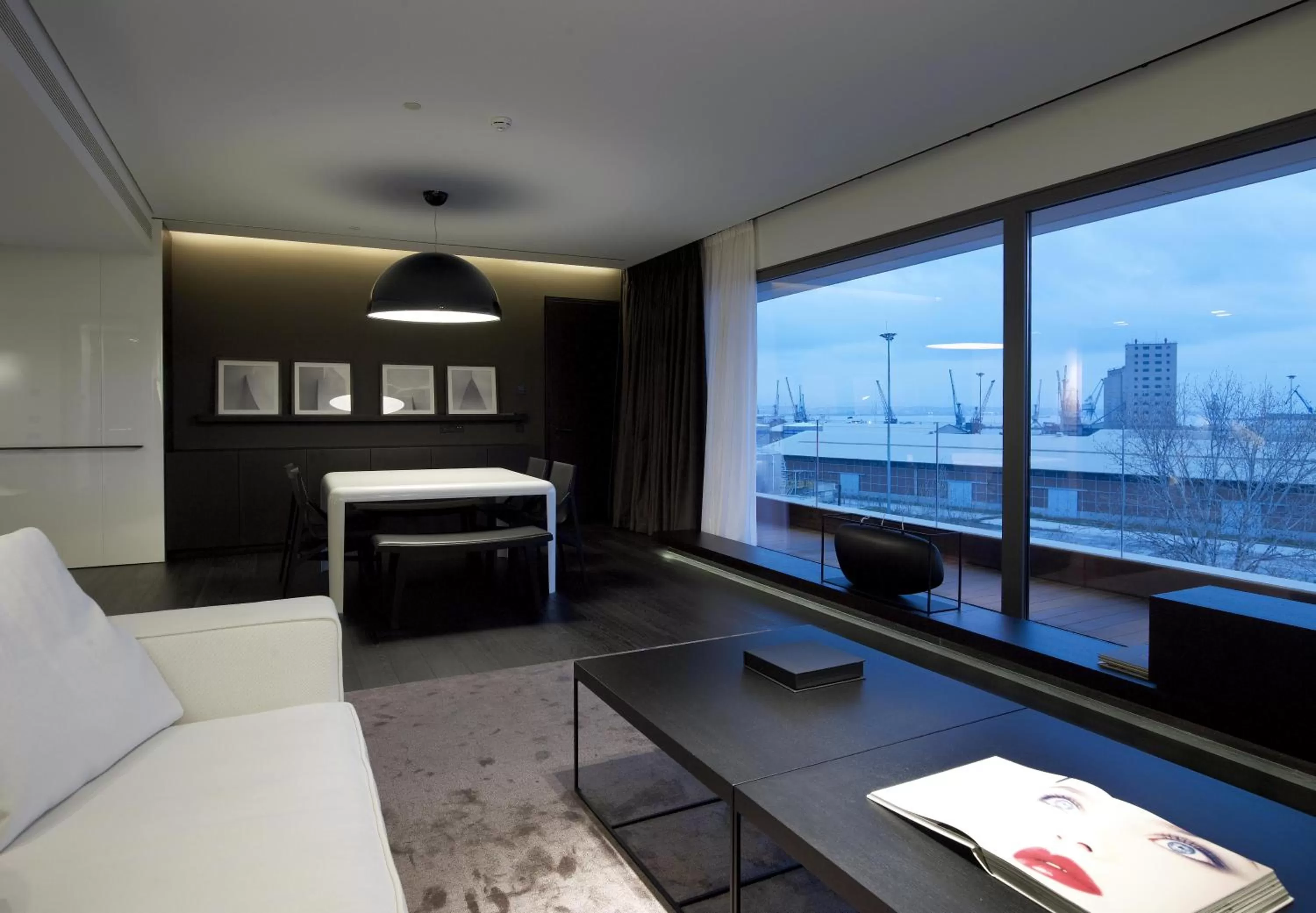 Seating area, Bed in The Met Hotel Thessaloniki, a Member of Design Hotels