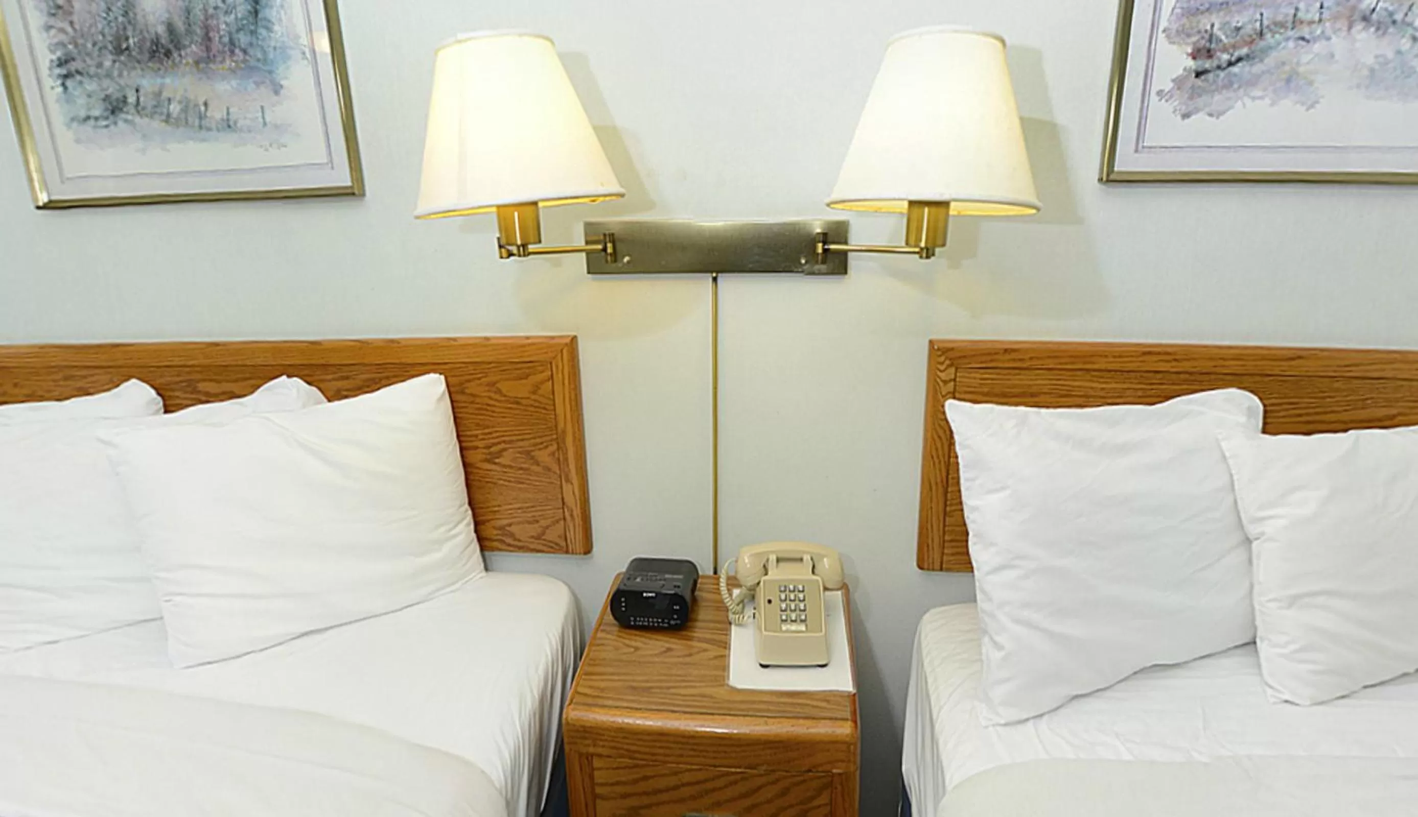 Queen Room in Americas Best Value Inn Saint Ignace