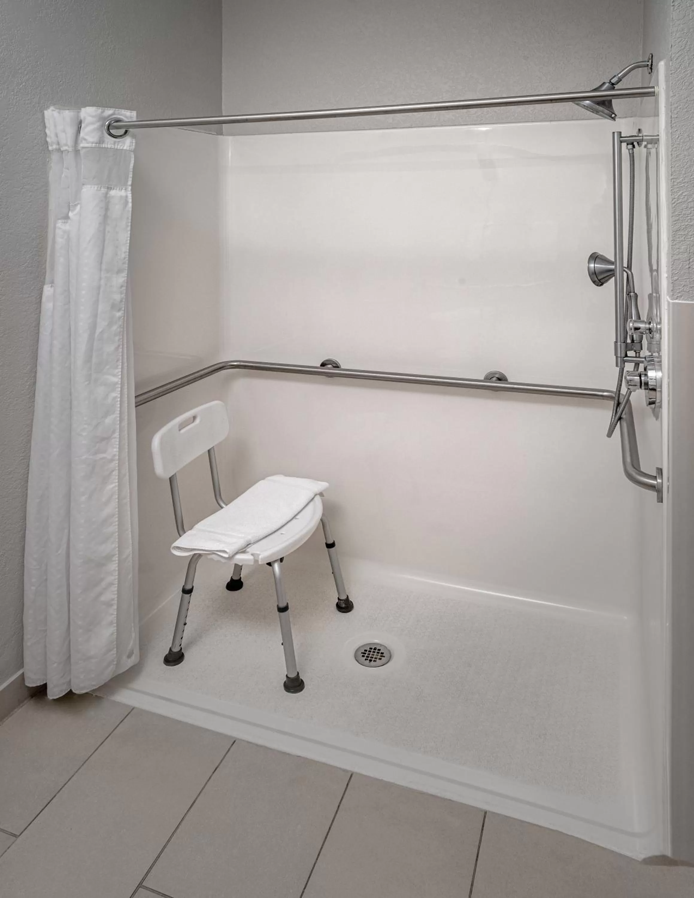 Shower in Holiday Inn Express and Suites Pikeville by IHG