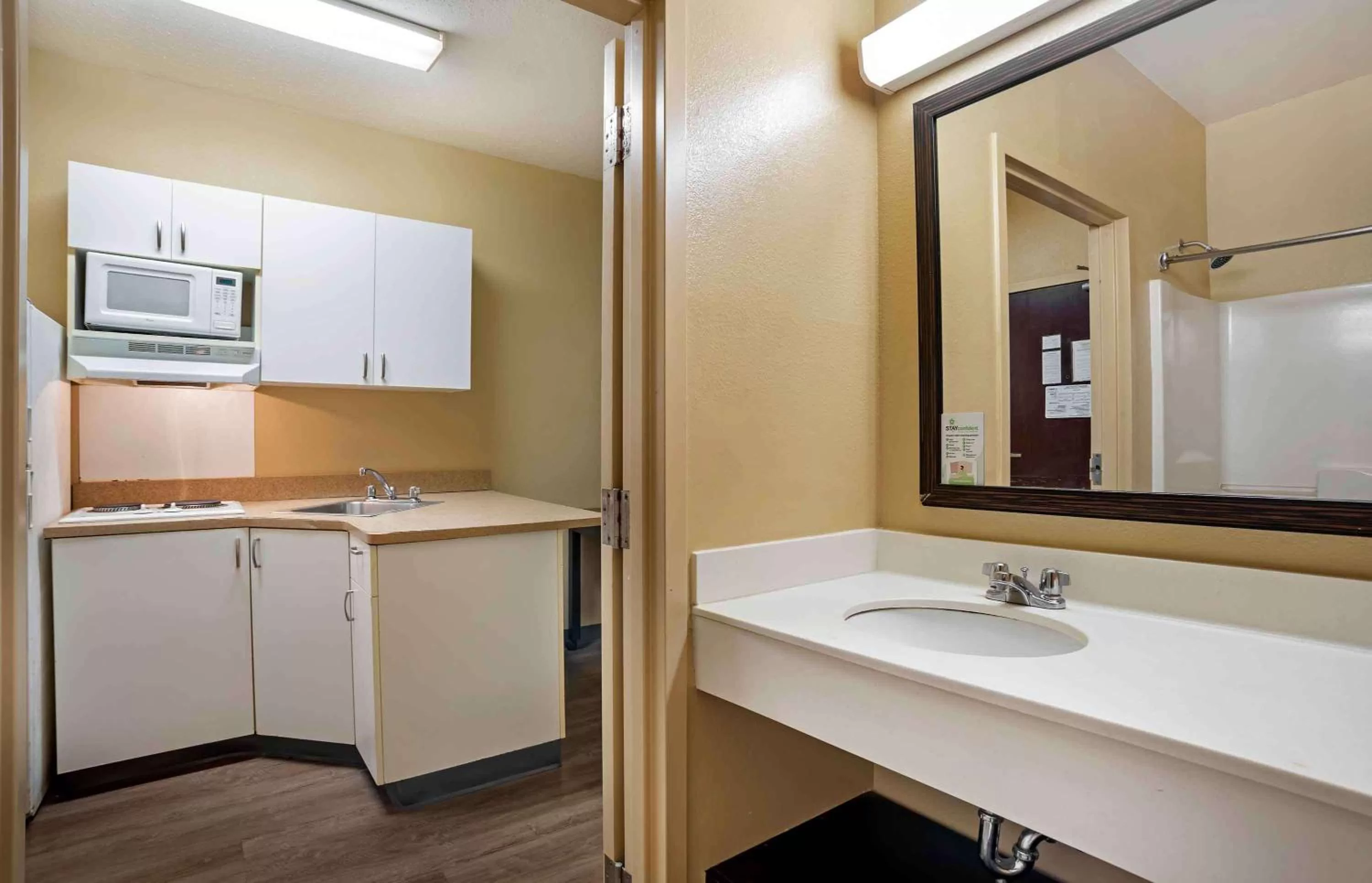 Bathroom in Extended Stay America Select Suites - Baton Rouge - Citiplace