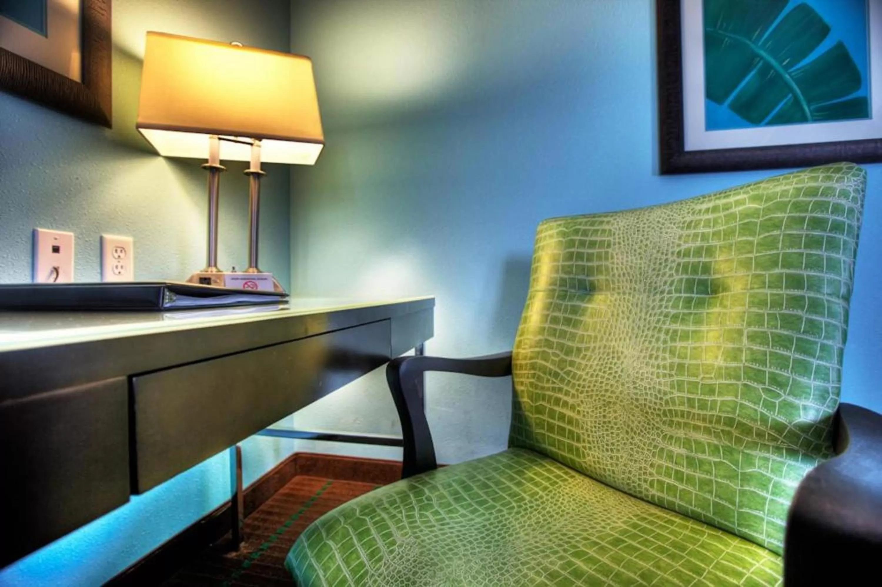 Seating area in Holiday Inn Hotel & Suites Ocala Conference Center by IHG
