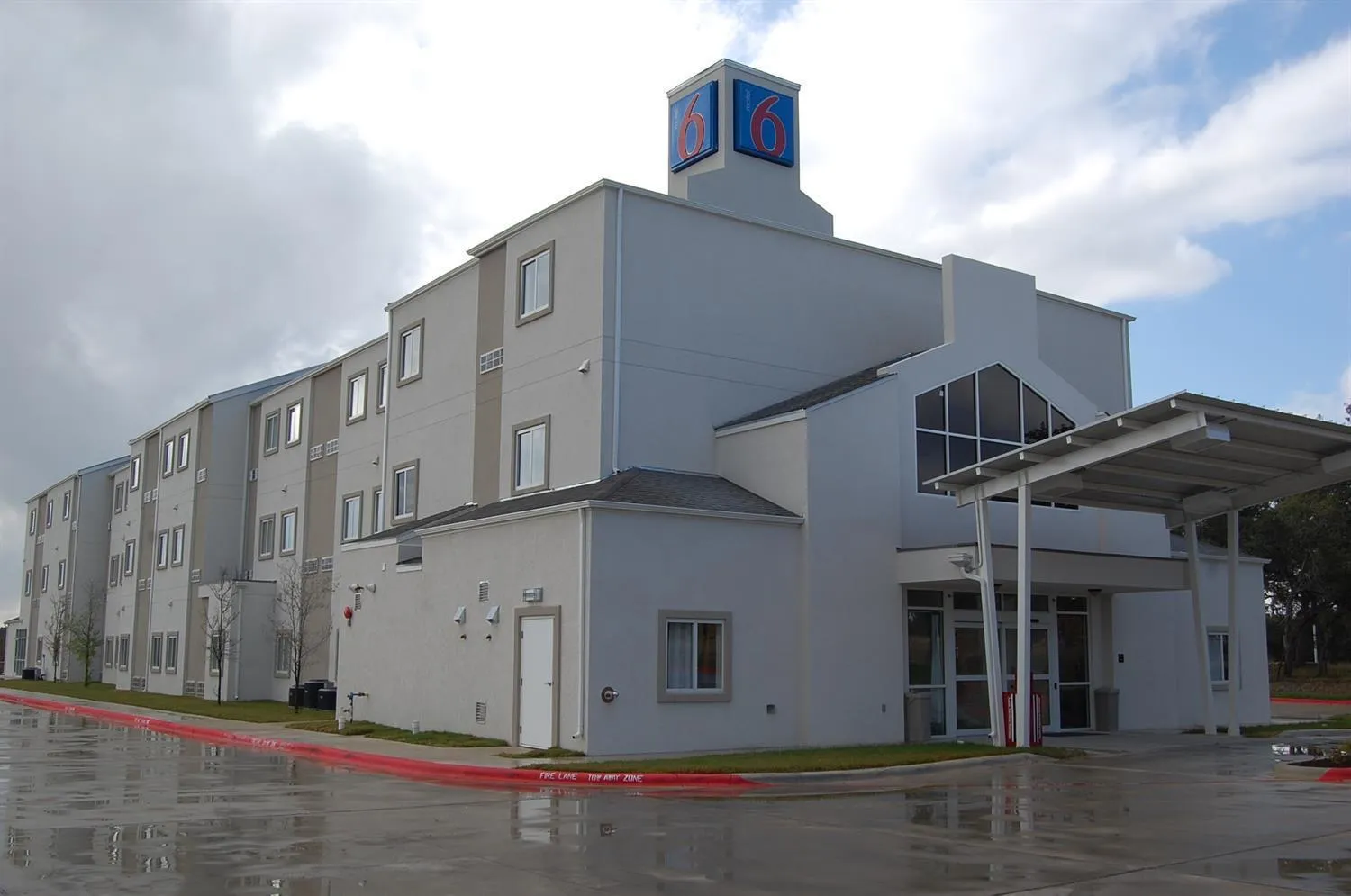 Facade/entrance in Motel 6-Cedar Park, TX