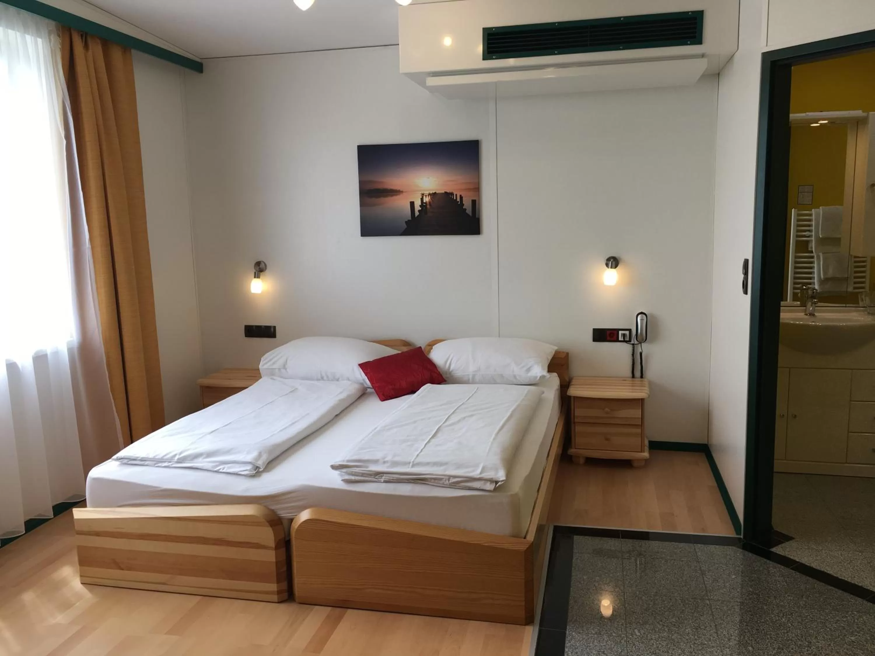 Bed in Hotel Asperner Löwe